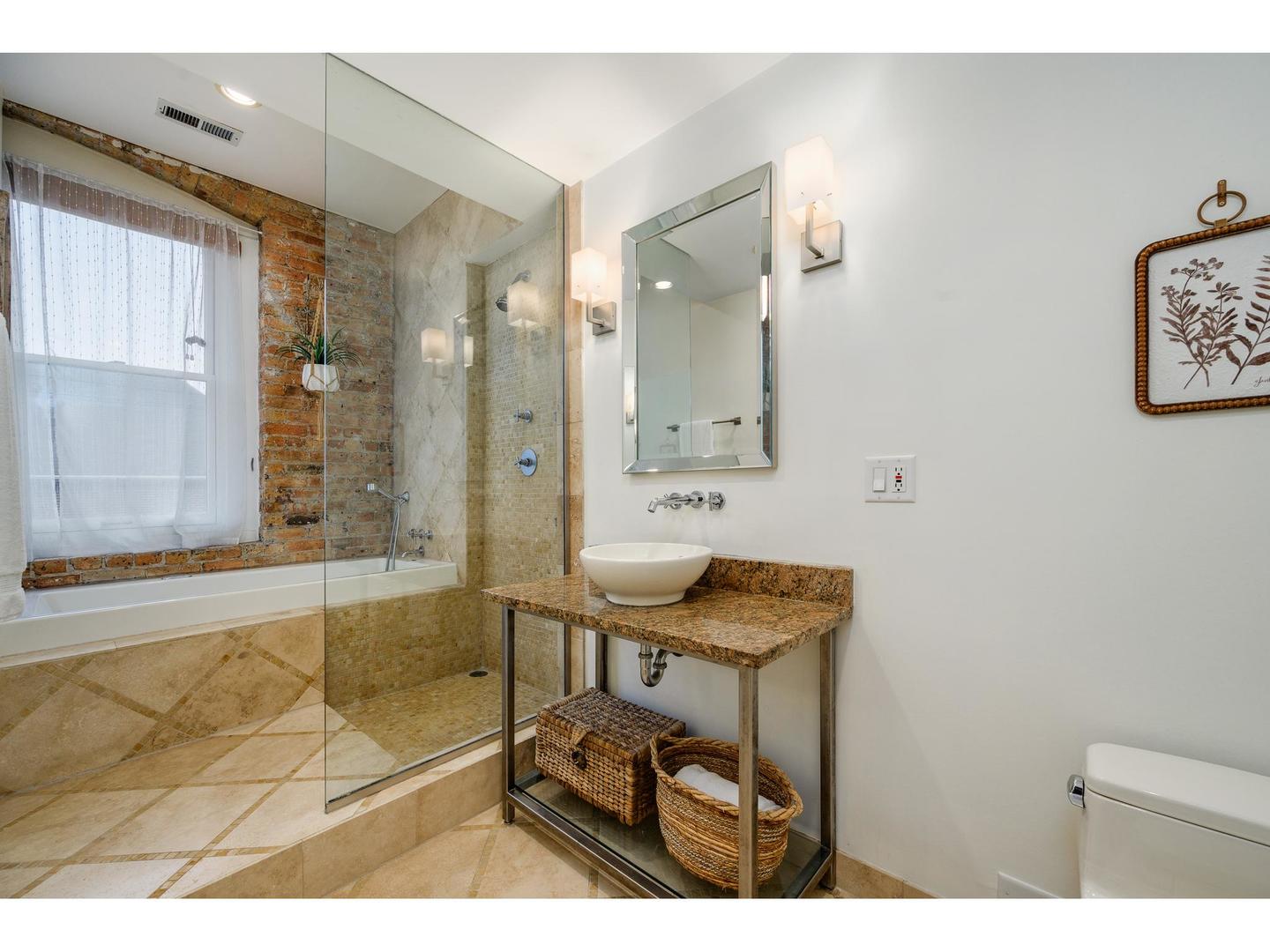 1335 W Altgeld Street Unit: 3B