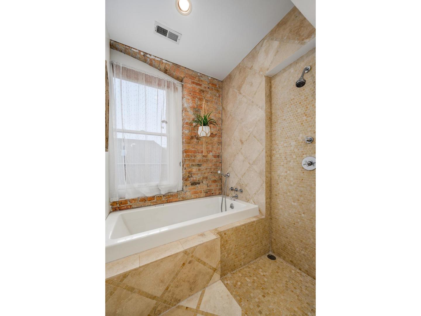 1335 W Altgeld Street Unit: 3B