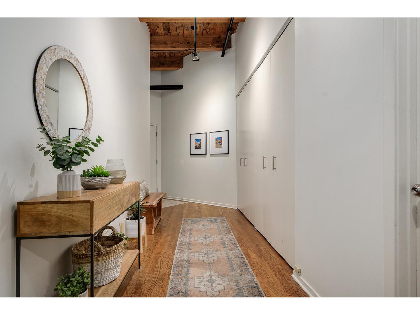 1335 W Altgeld Street Unit: 3B