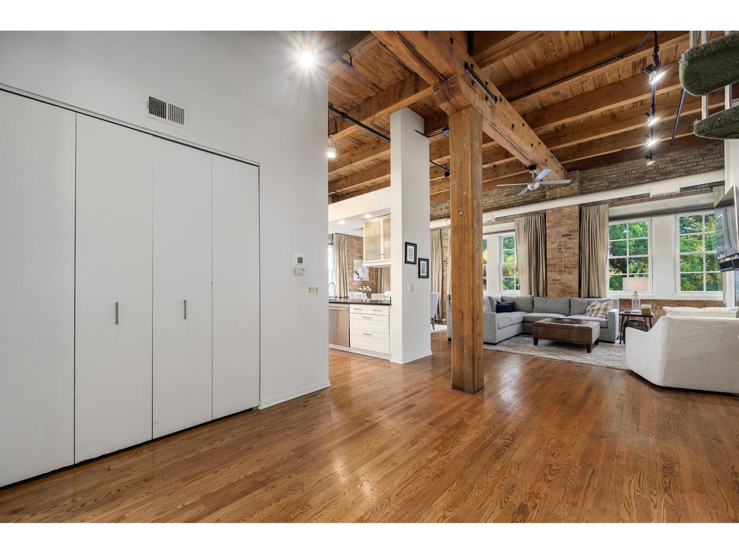 1335 W Altgeld Street Unit: 3B