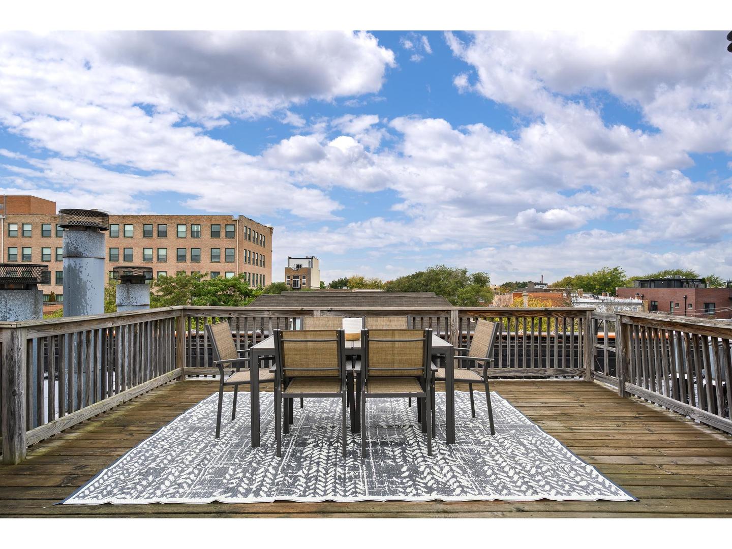 1335 W Altgeld Street Unit: 3B