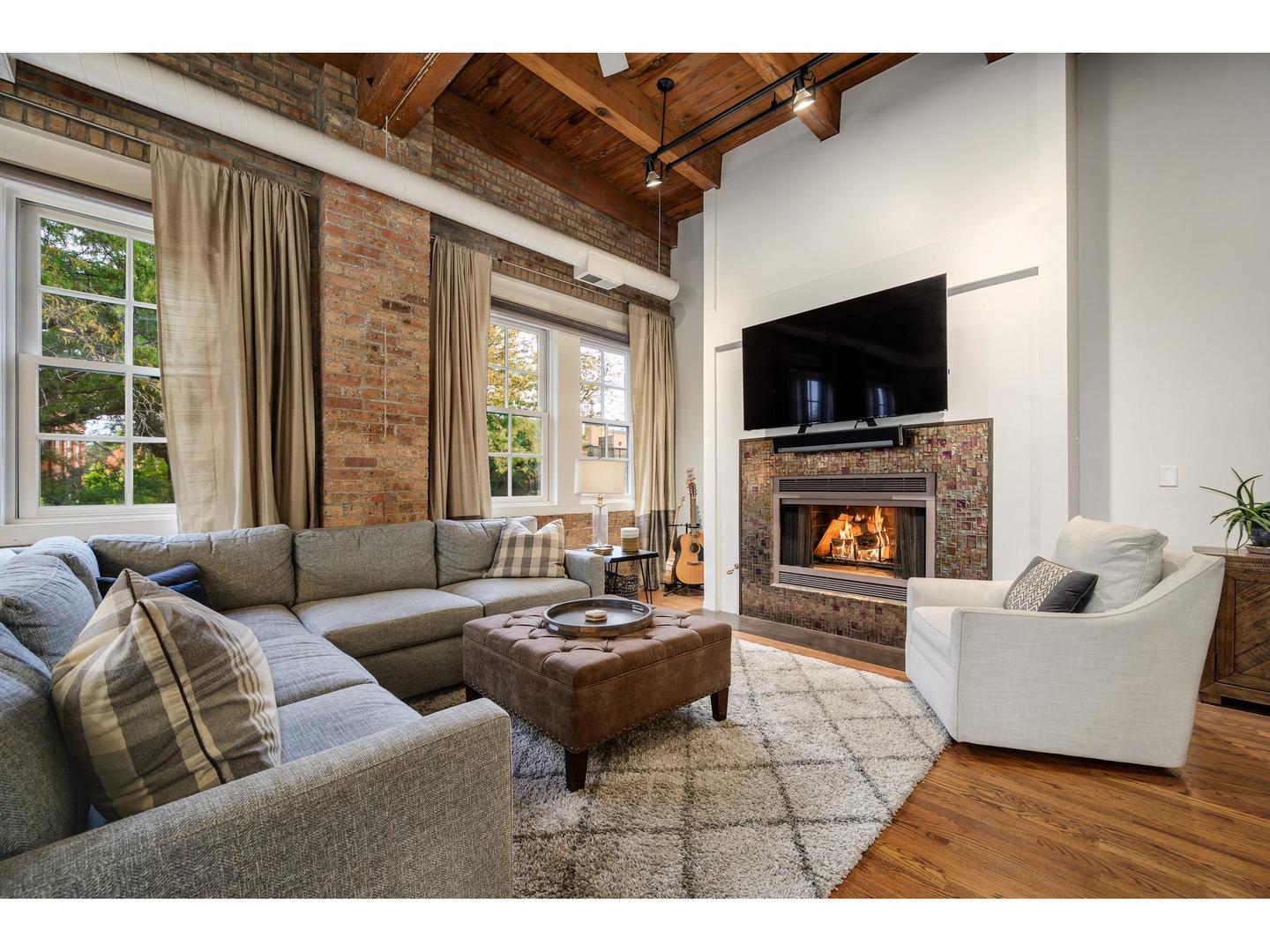 1335 W Altgeld Street Unit: 3B