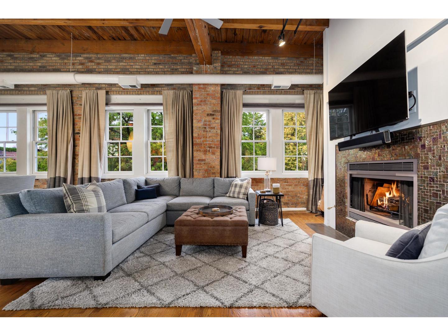 1335 W Altgeld Street Unit: 3B