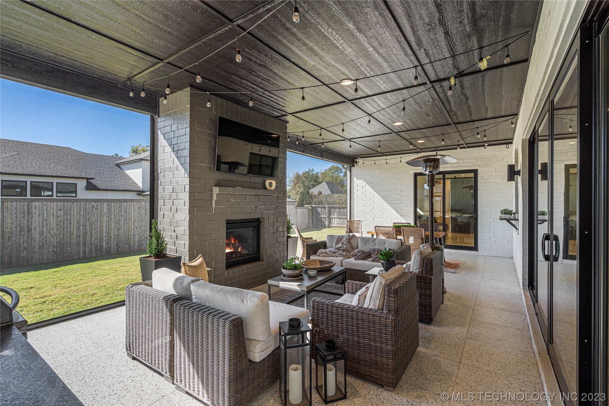 6038 E 119th Place