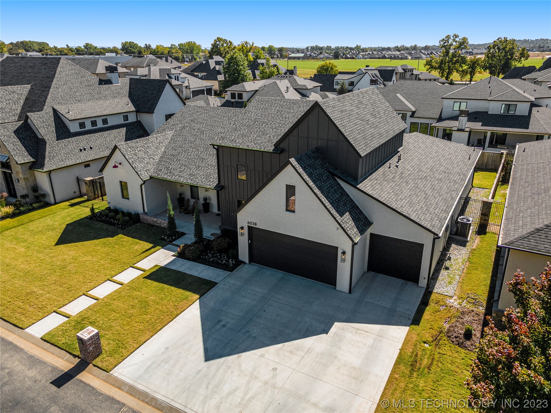 6038 E 119th Place