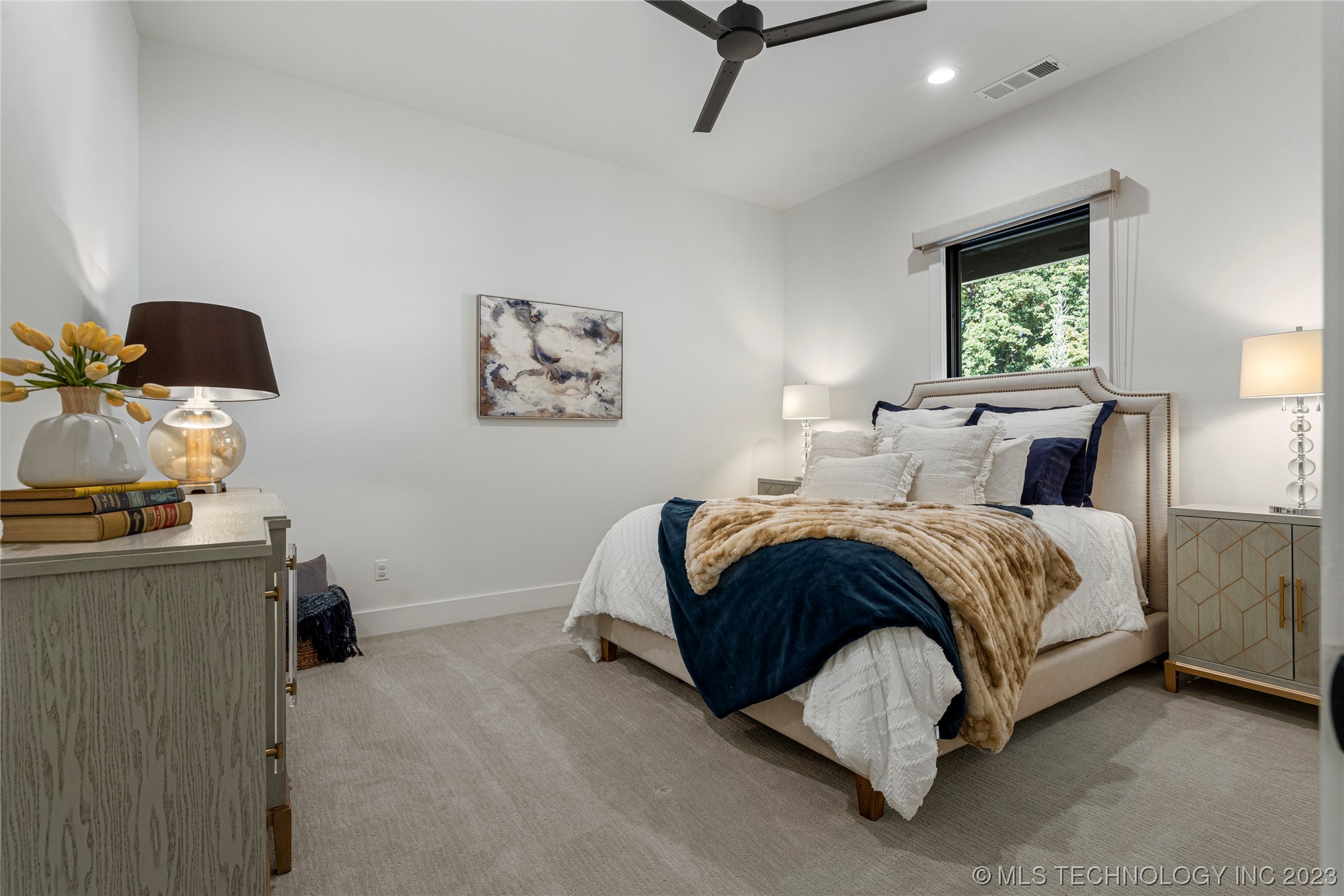 6038 E 119th Place