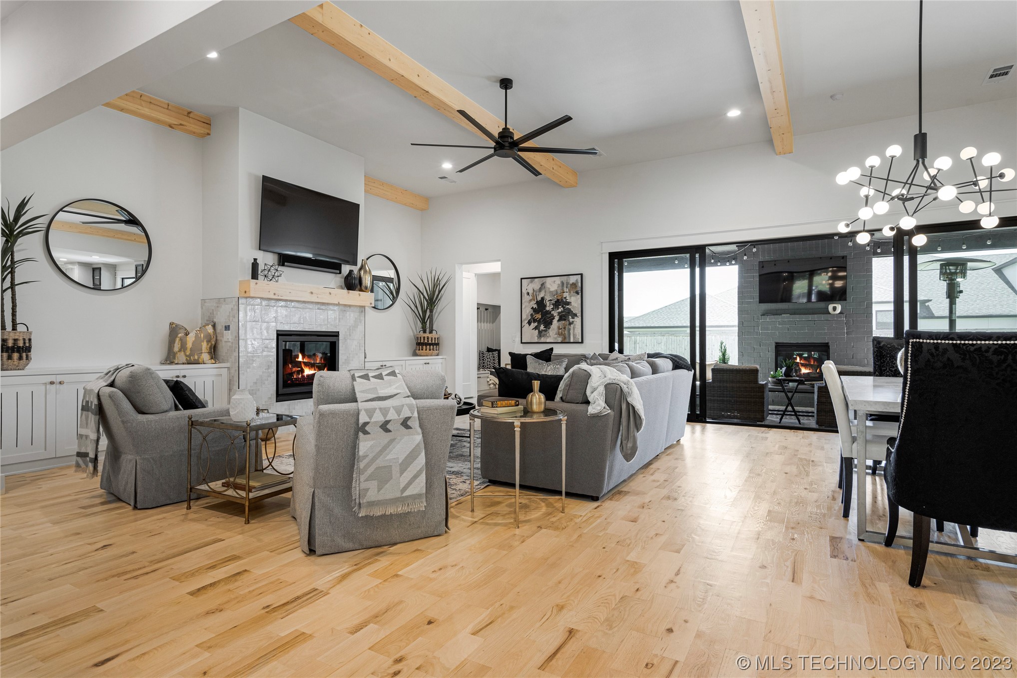 6038 E 119th Place