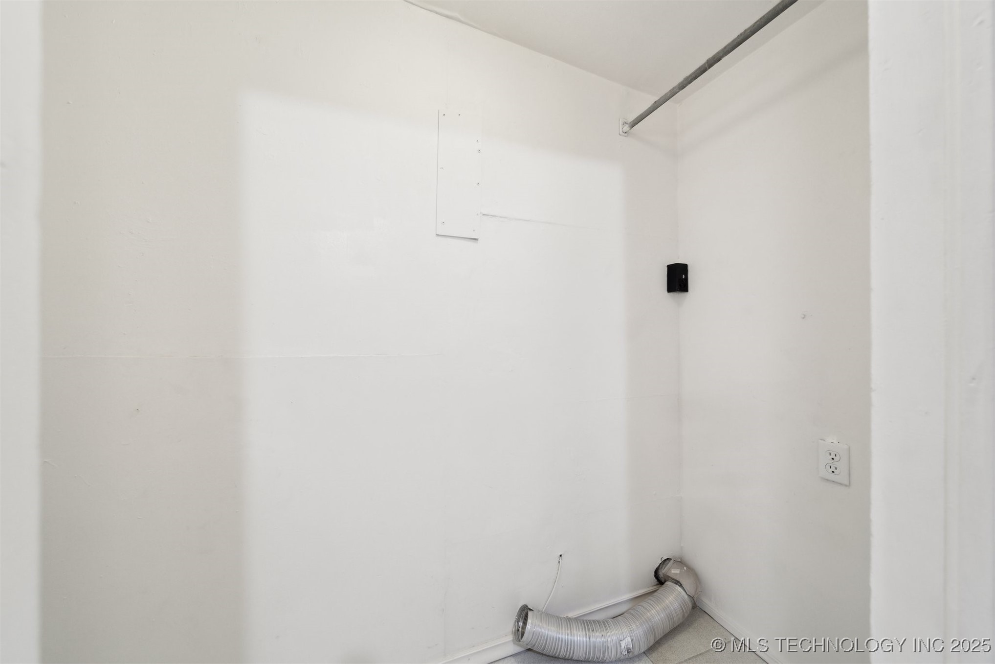 1227 N WINSTON Avenue