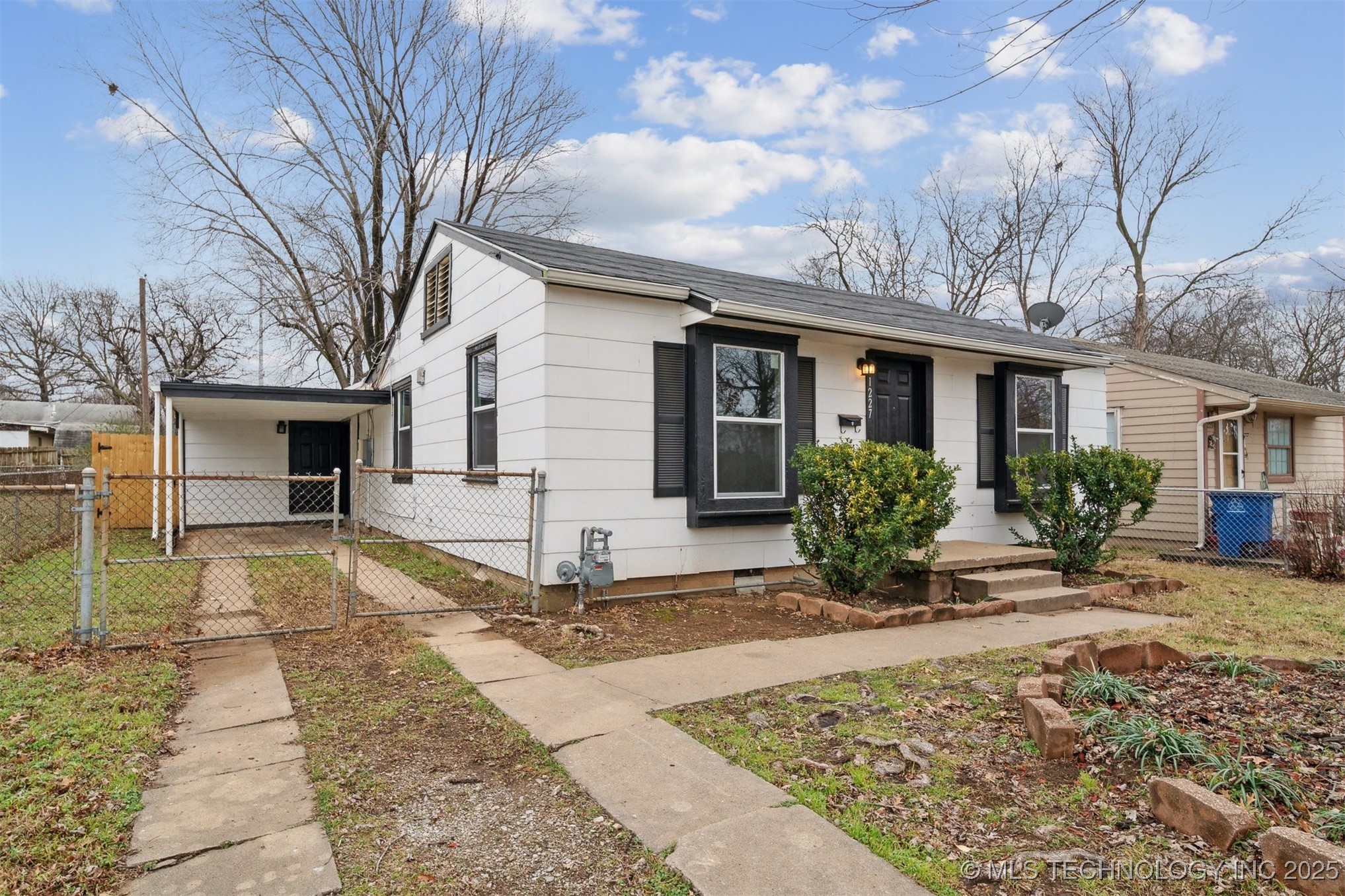 1227 N WINSTON Avenue