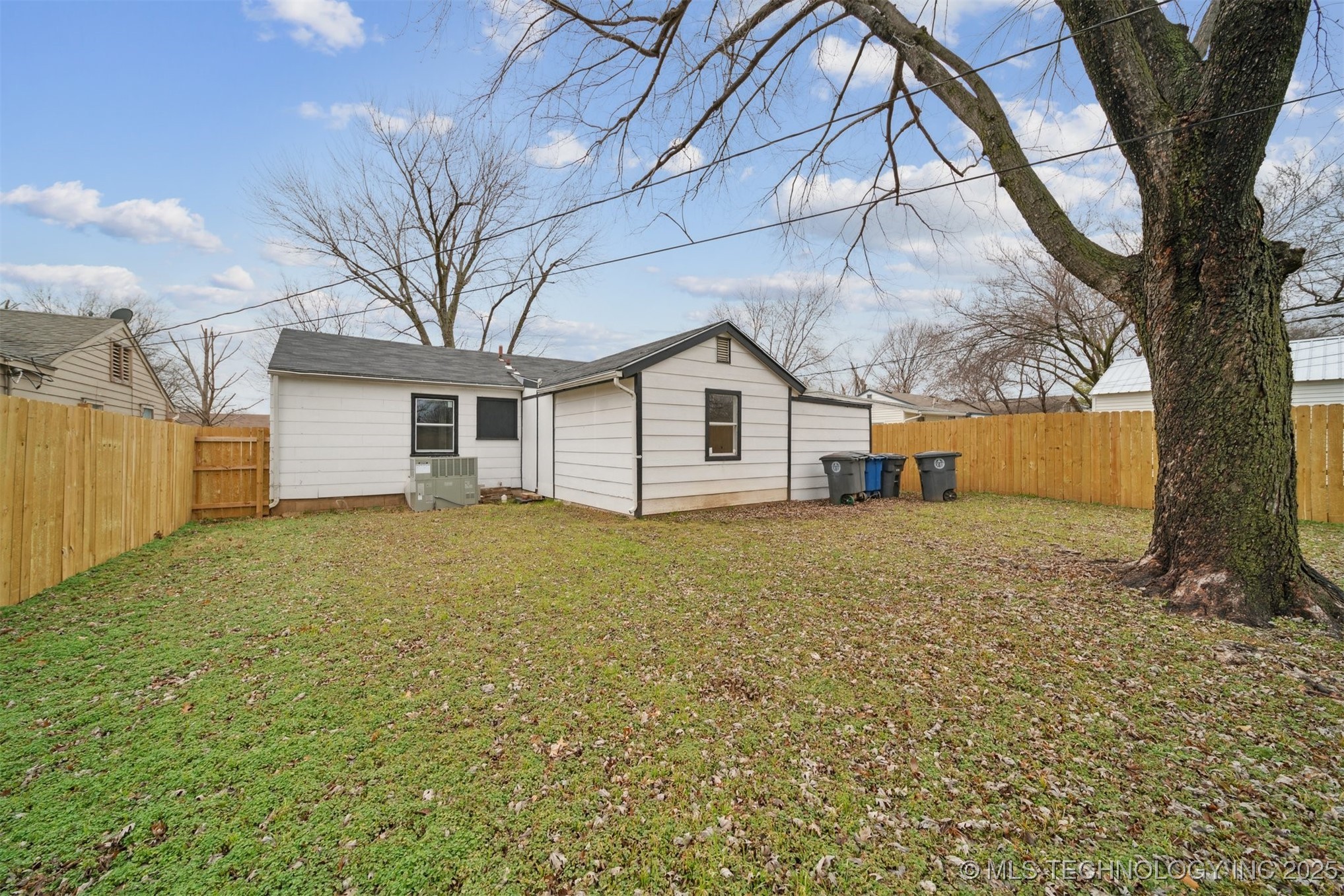 1227 N WINSTON Avenue