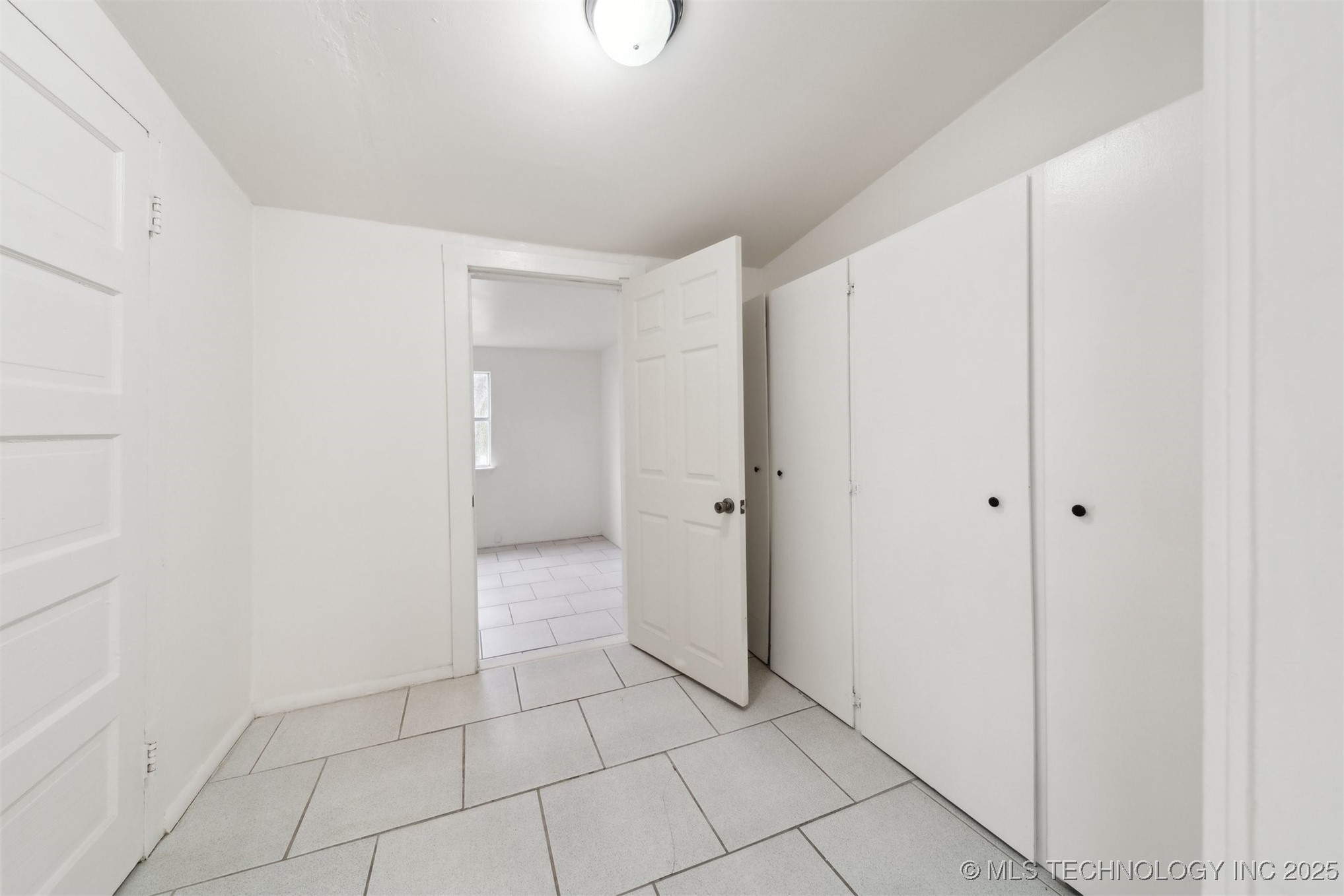 1227 N WINSTON Avenue