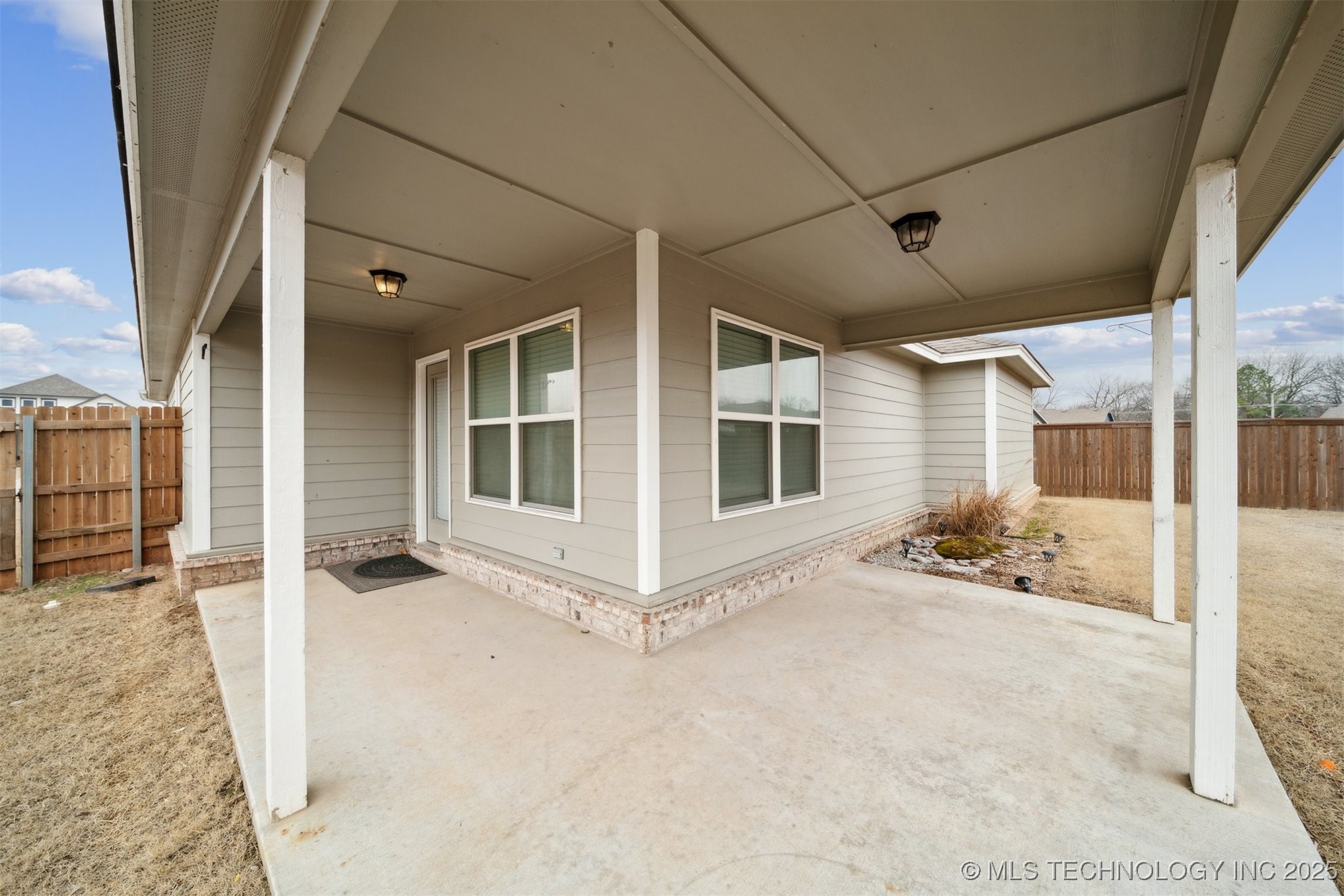 2008 W Huntsville Place