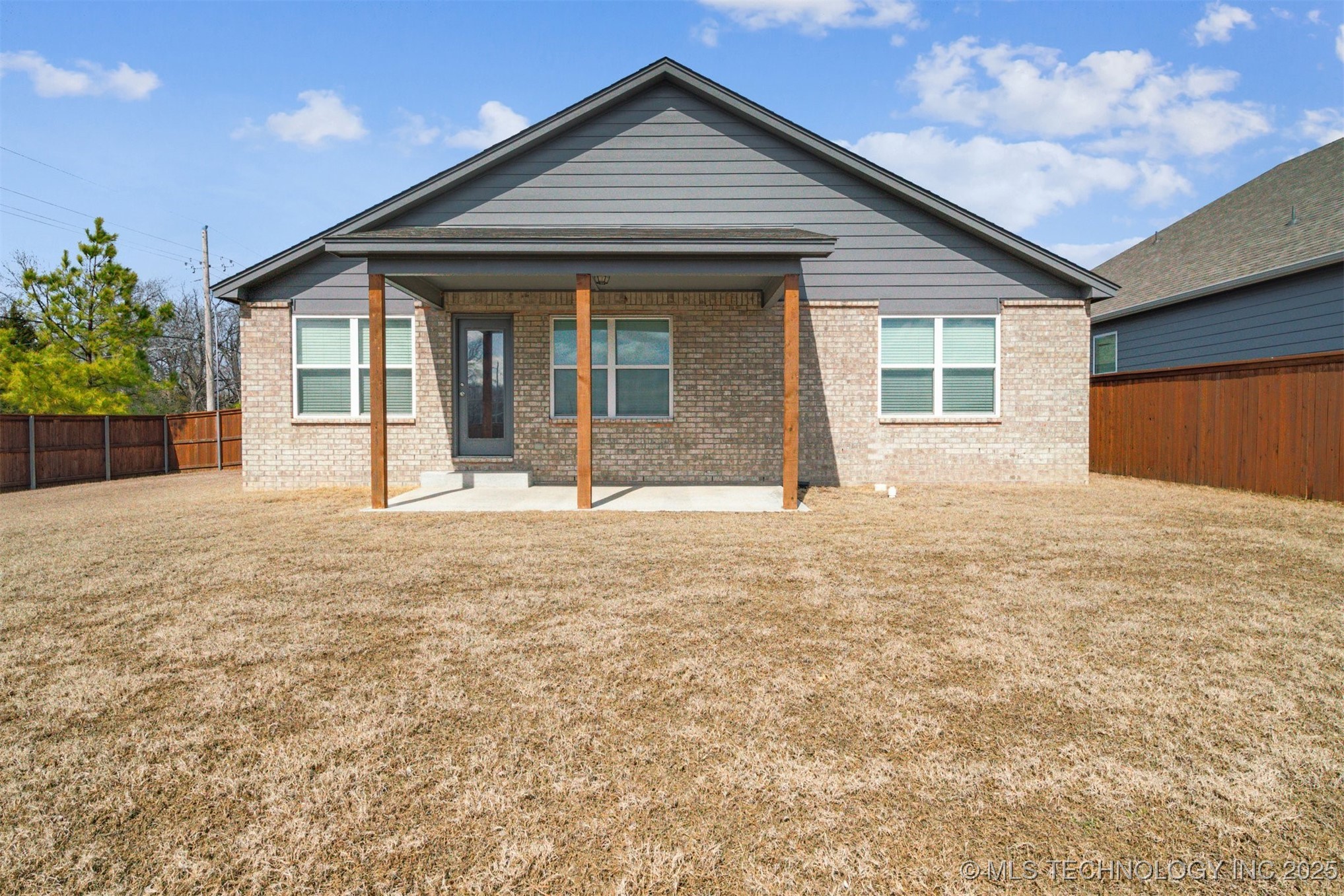 2029 W Huntsville Place