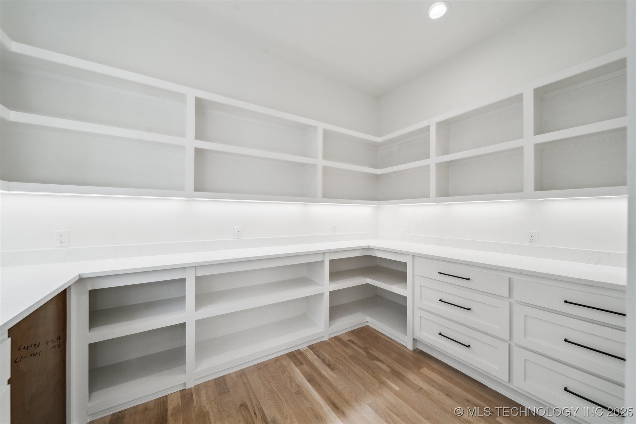 12619 S Fulton Avenue