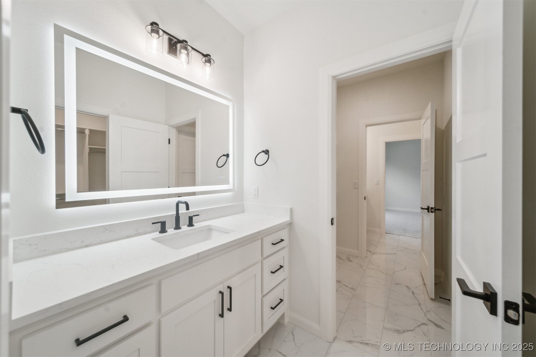 12619 S Fulton Avenue