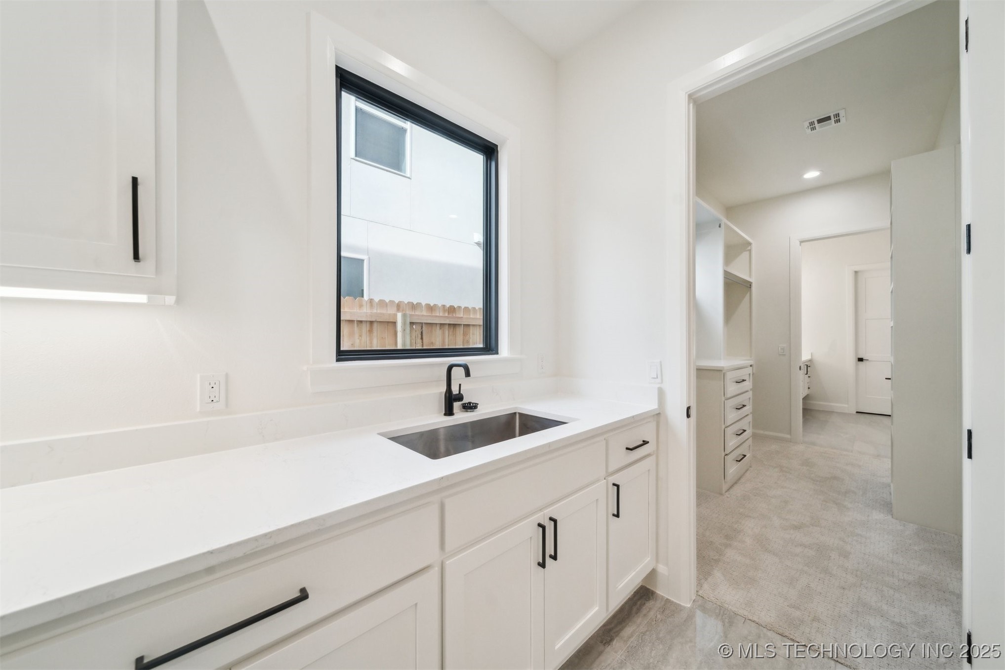 12619 S Fulton Avenue