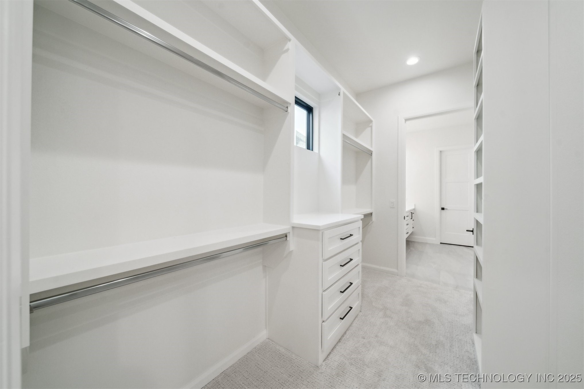 12619 S Fulton Avenue