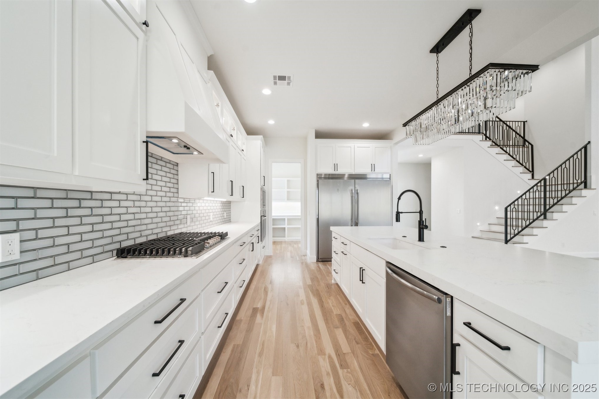 12619 S Fulton Avenue