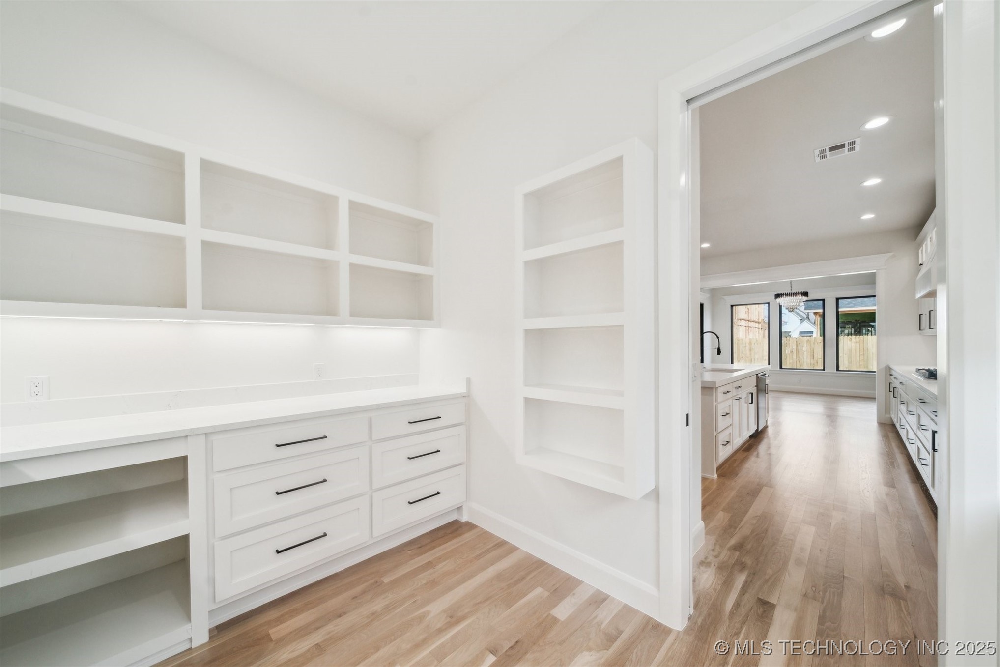 12619 S Fulton Avenue