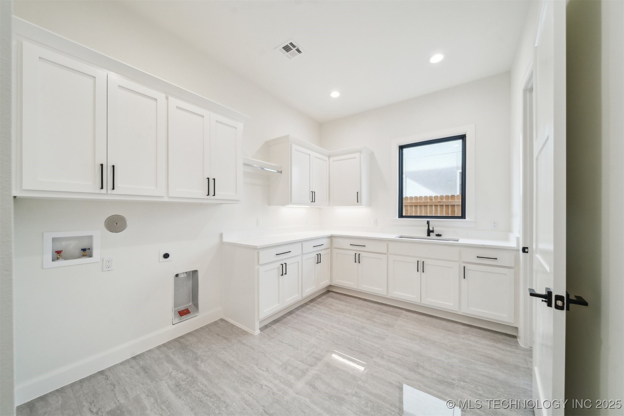 12619 S Fulton Avenue