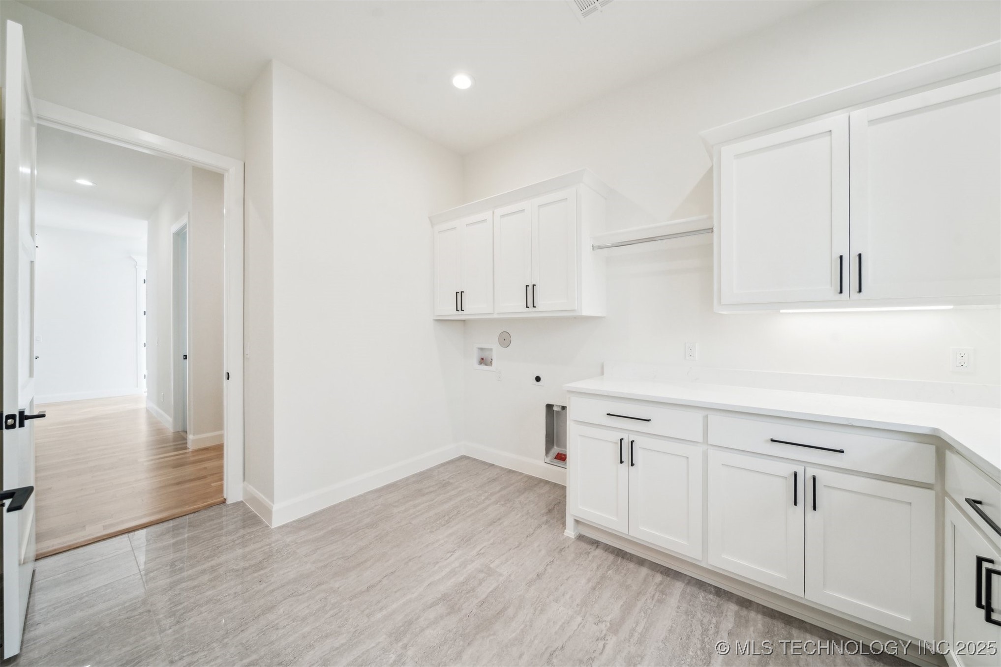 12619 S Fulton Avenue