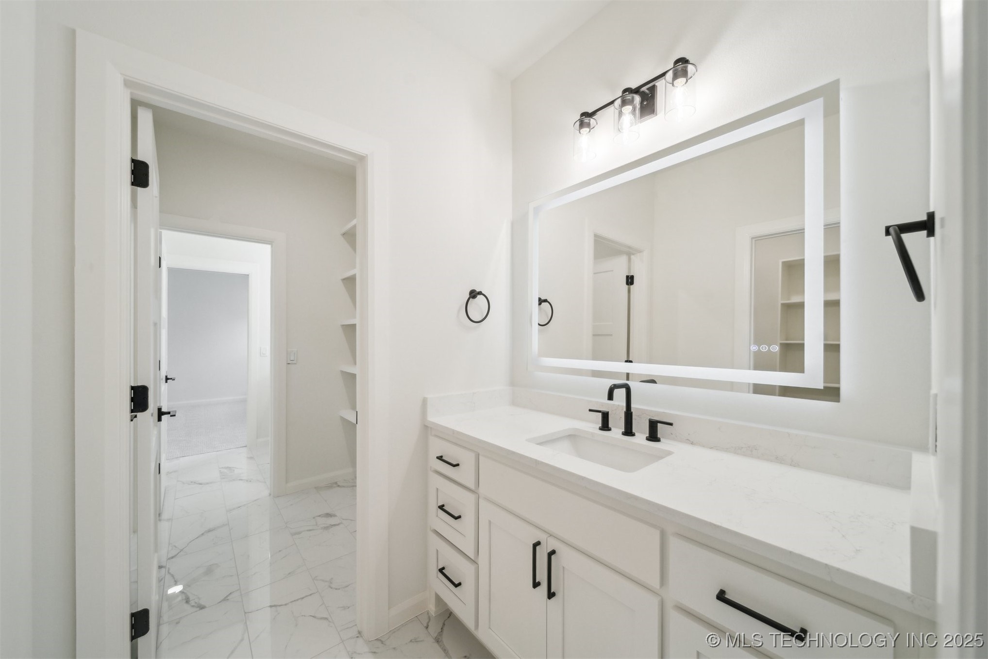 12619 S Fulton Avenue