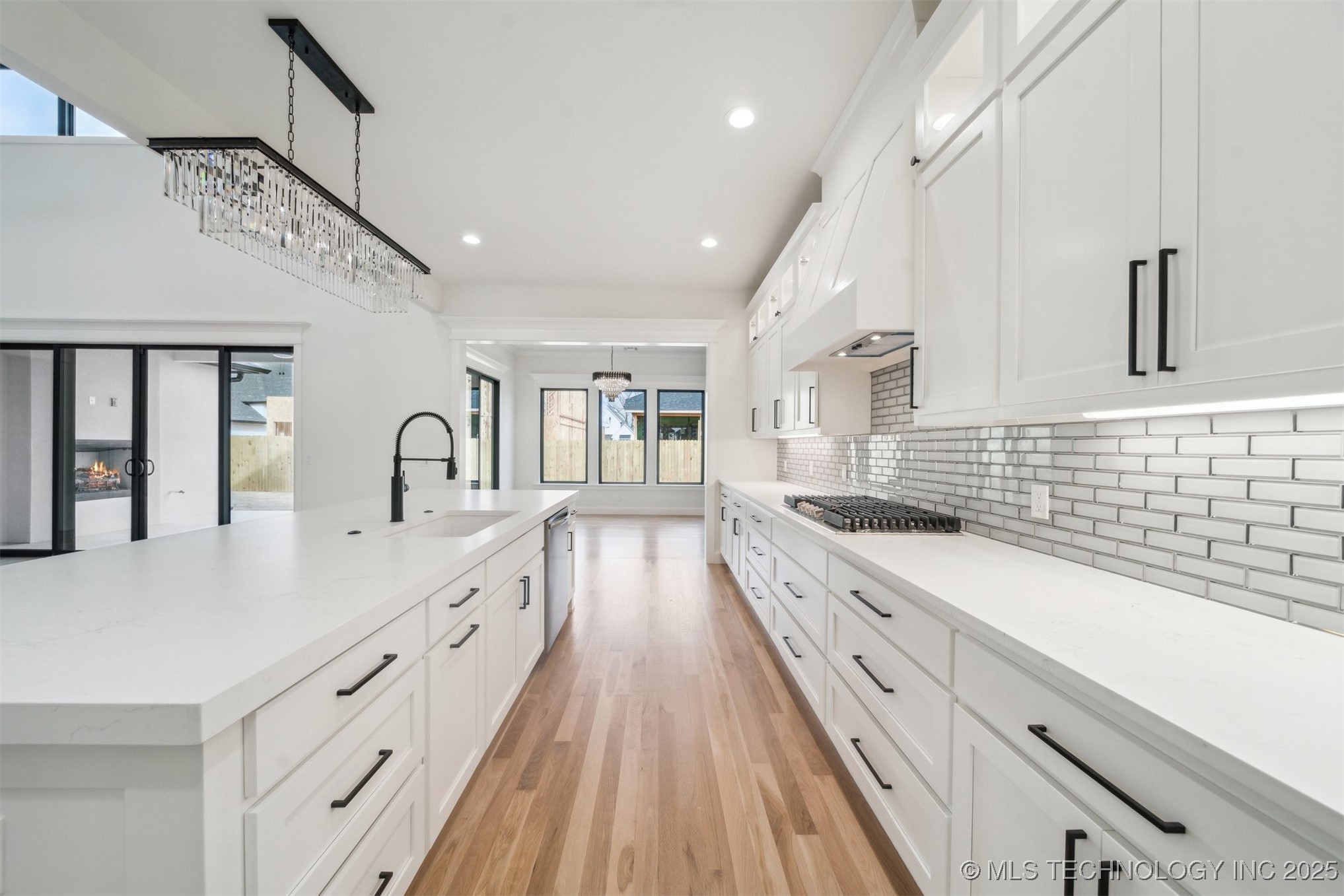 12619 S Fulton Avenue