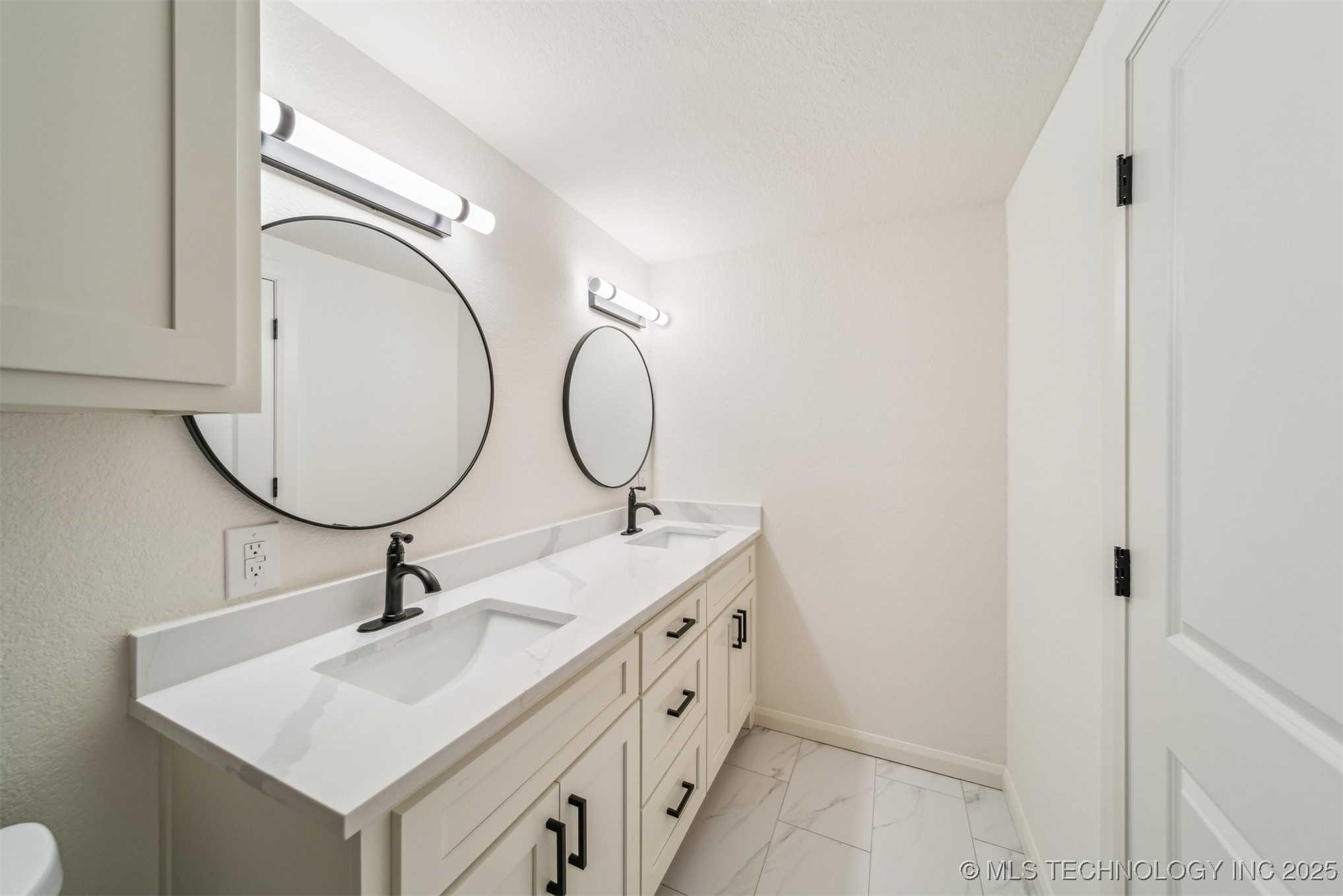 7704 S 85th East Avenue