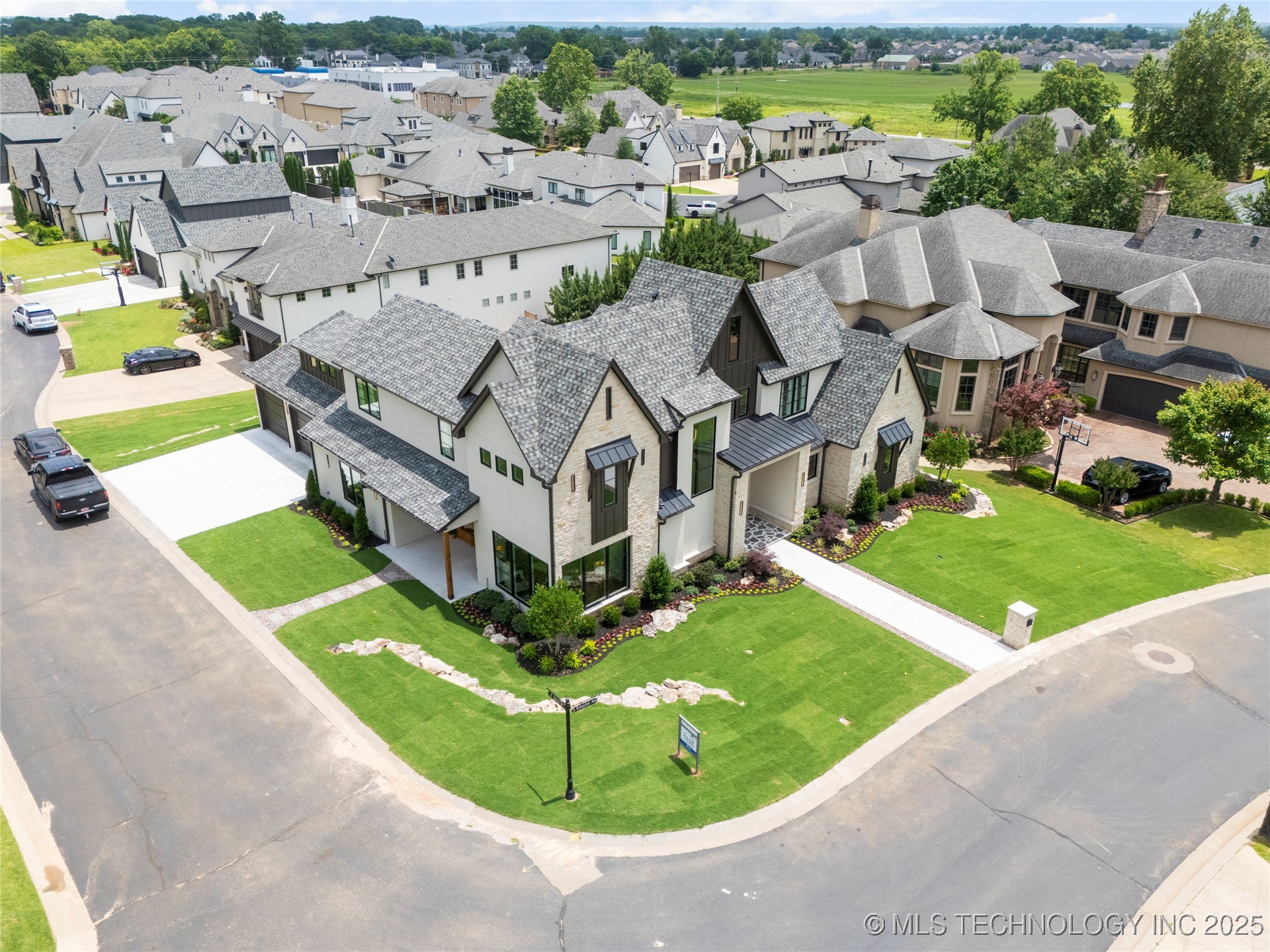 6026 E 119th Place