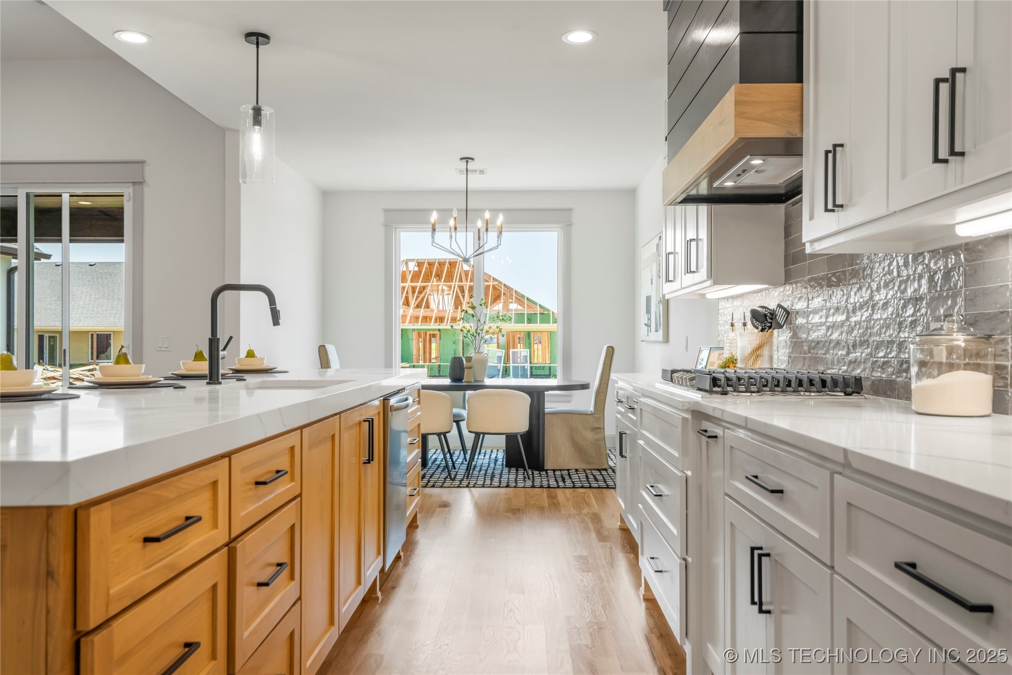 3709 W Delmar Street