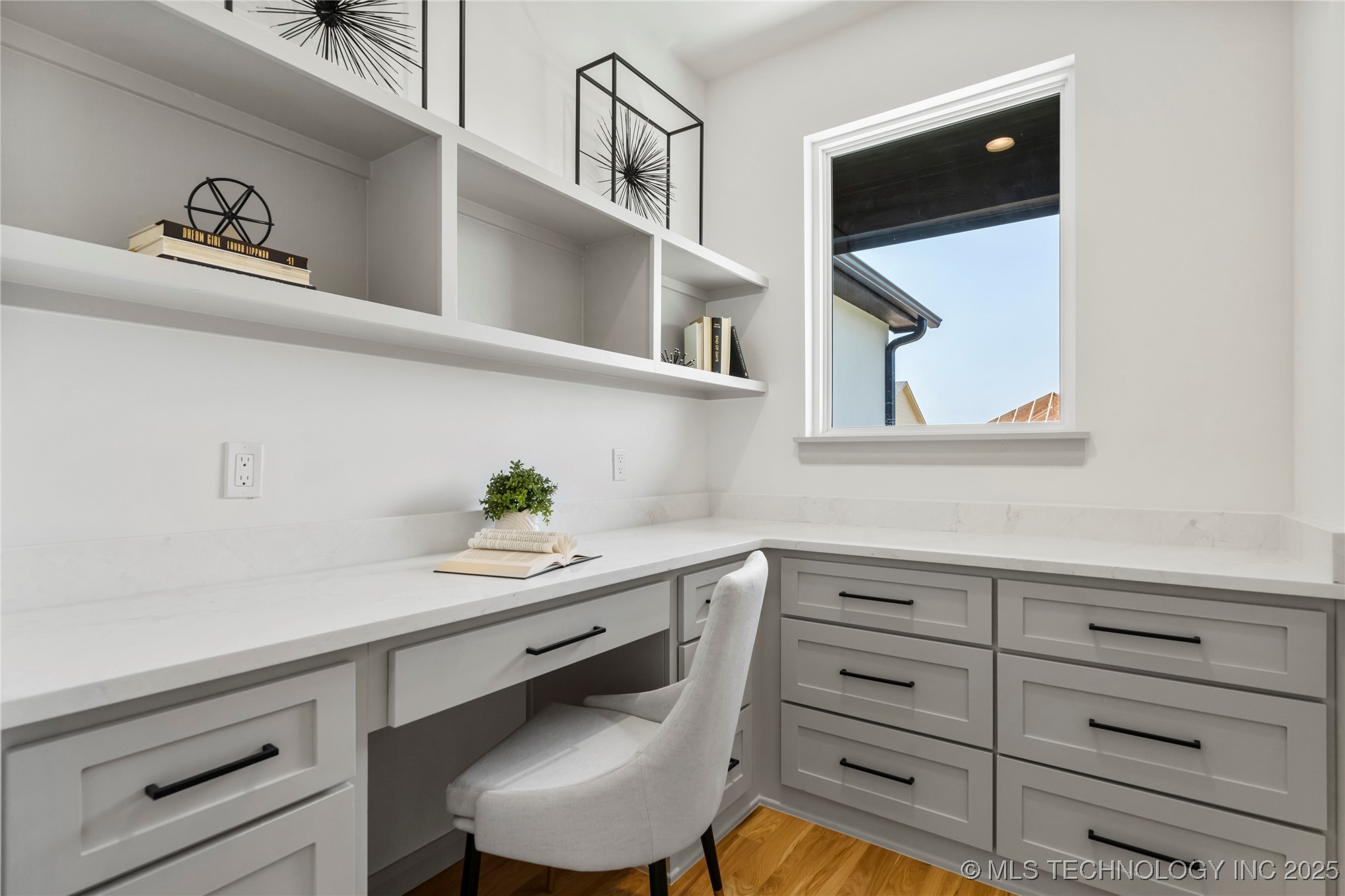 3709 W Delmar Street