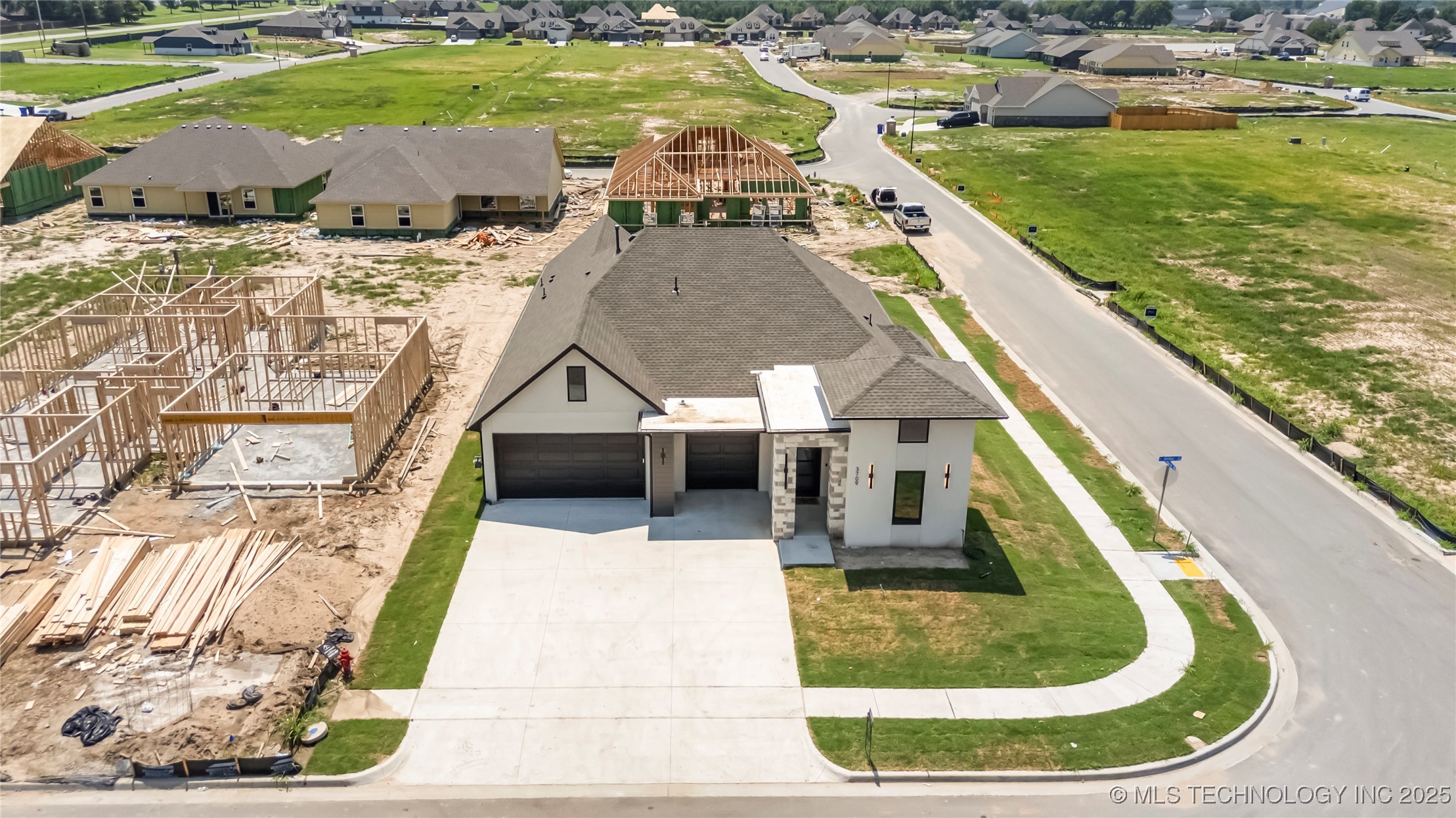 3709 W Delmar Street