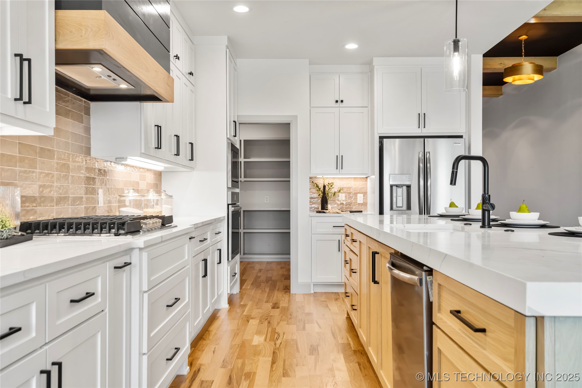 3709 W Delmar Street