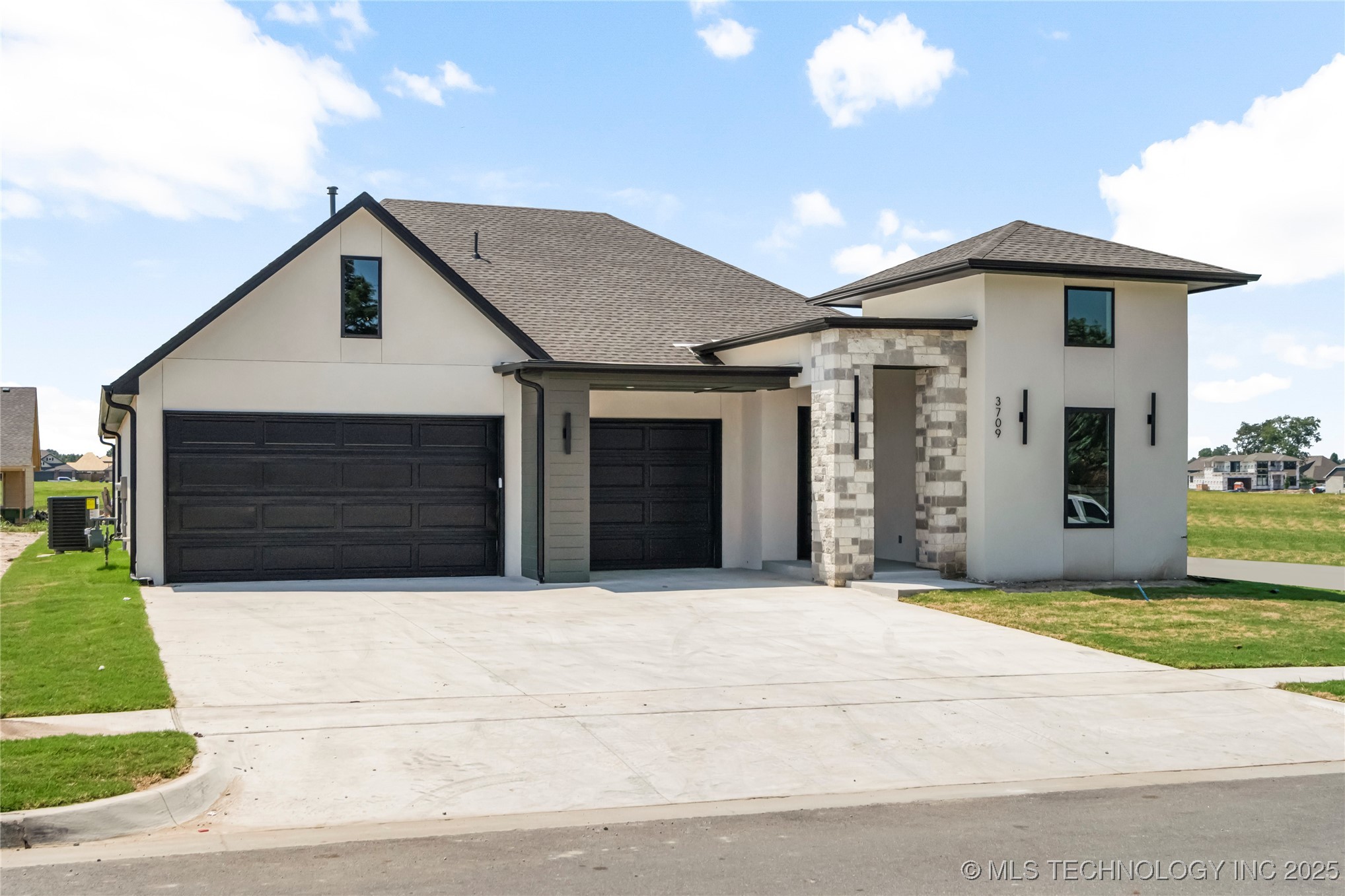 3709 W Delmar Street