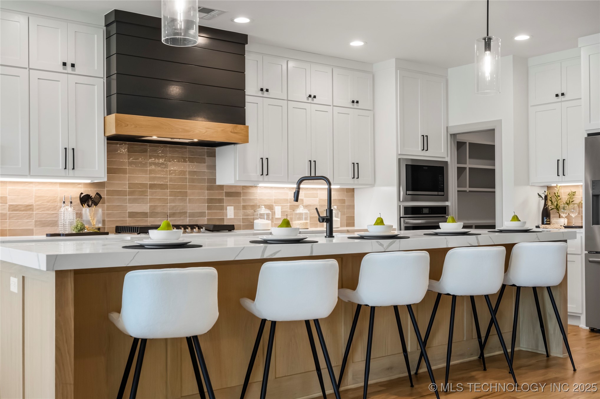 3709 W Delmar Street