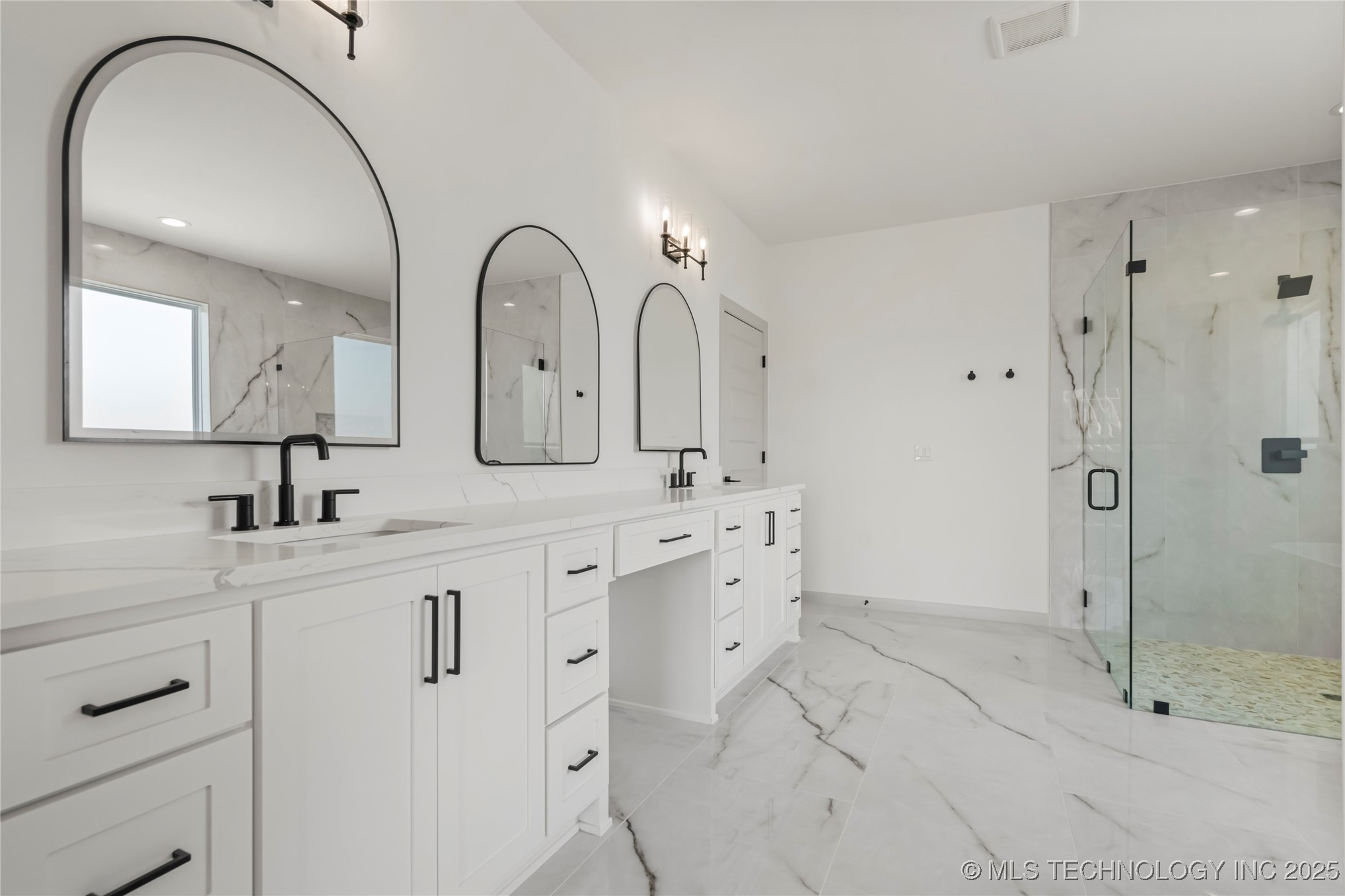 3709 W Delmar Street