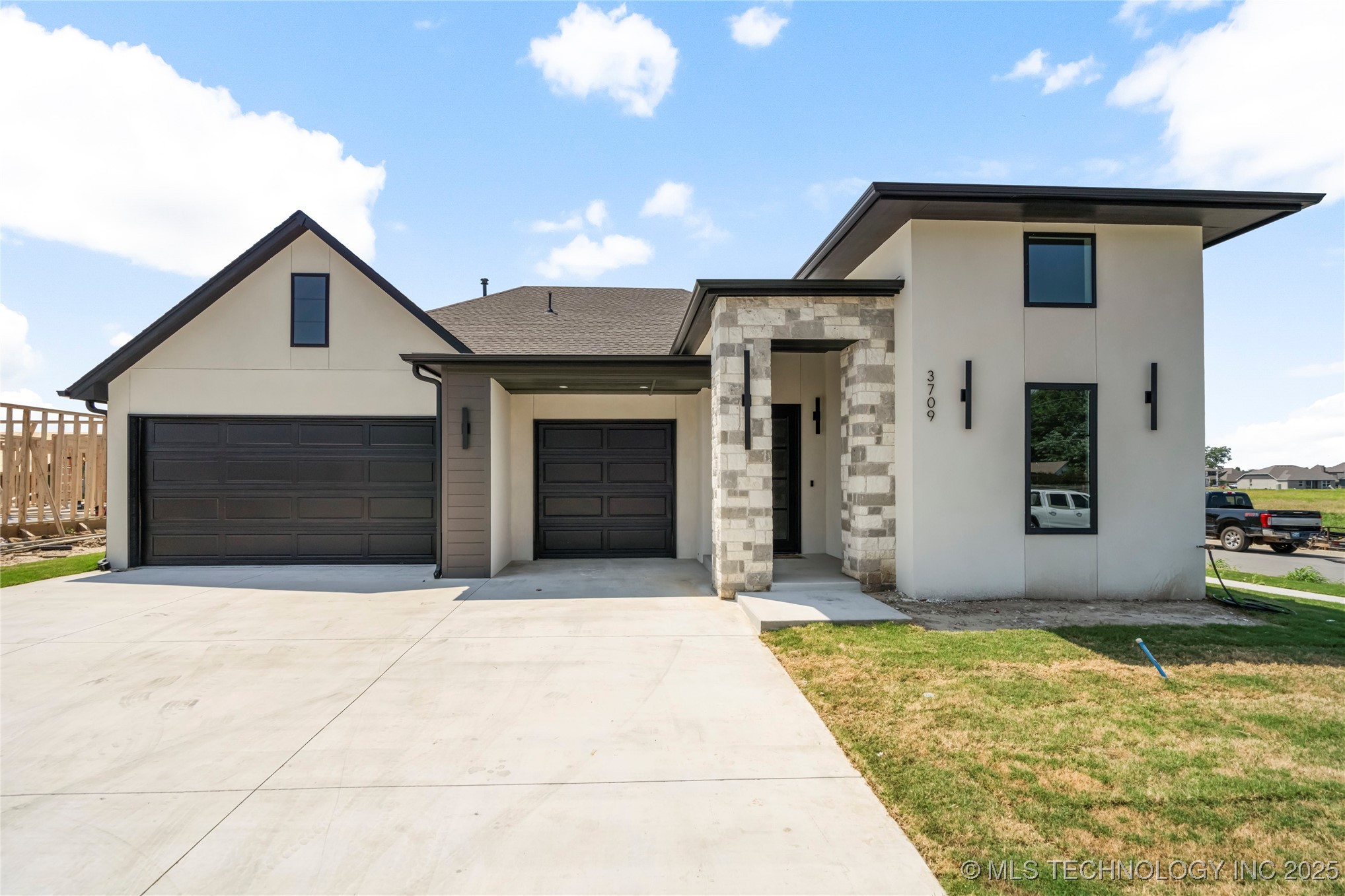 3709 W Delmar Street