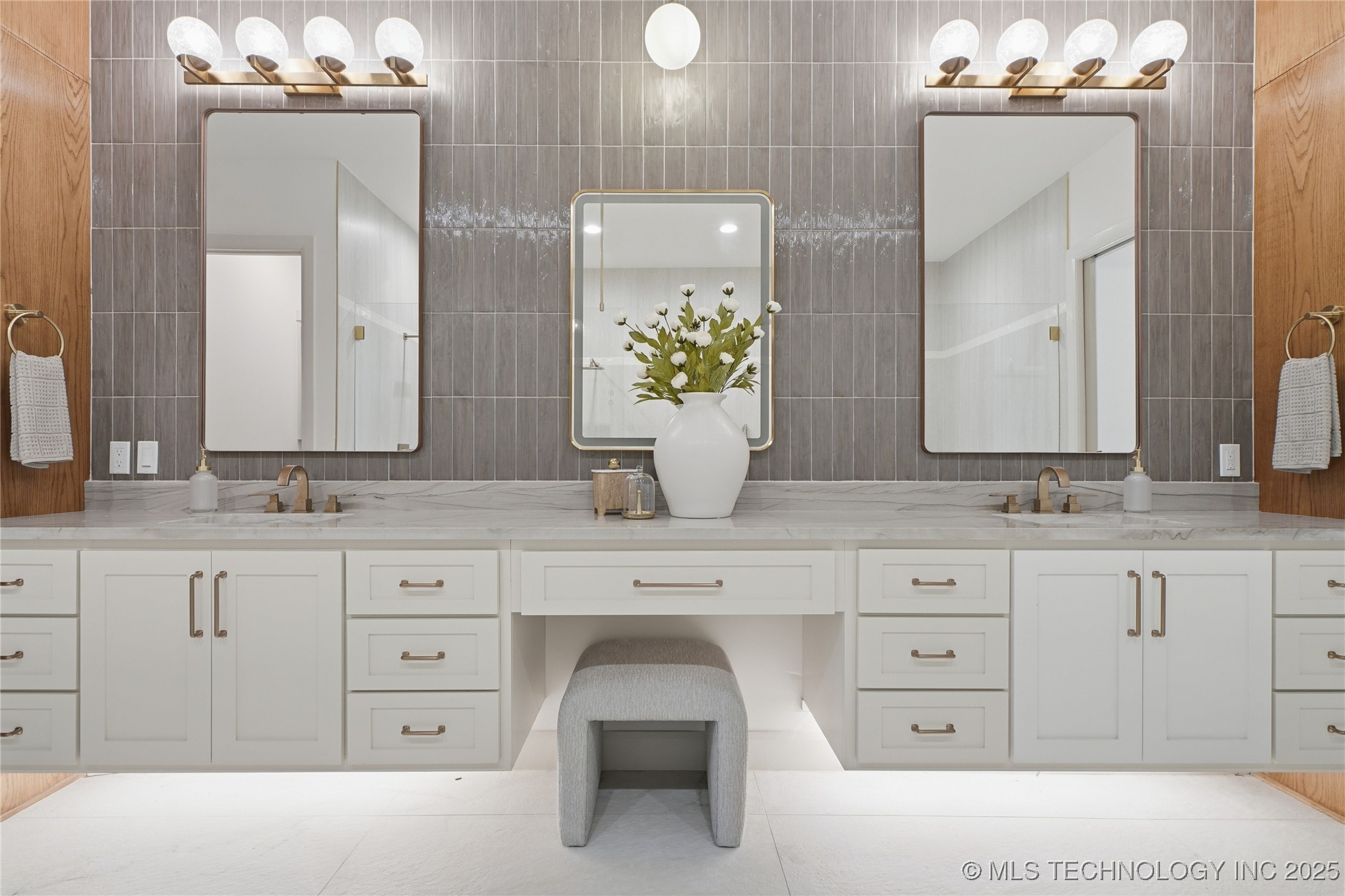 11903 S Vandalia Avenue