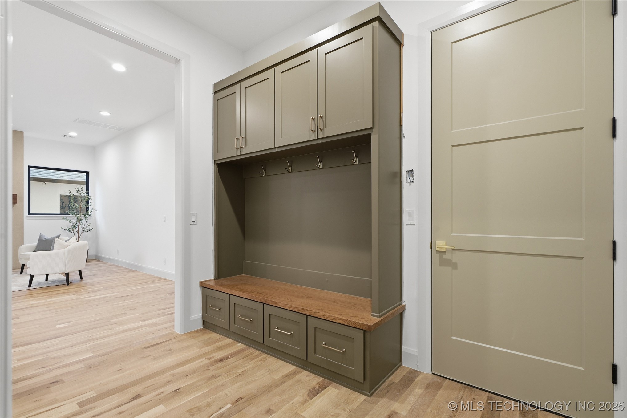 11903 S Vandalia Avenue