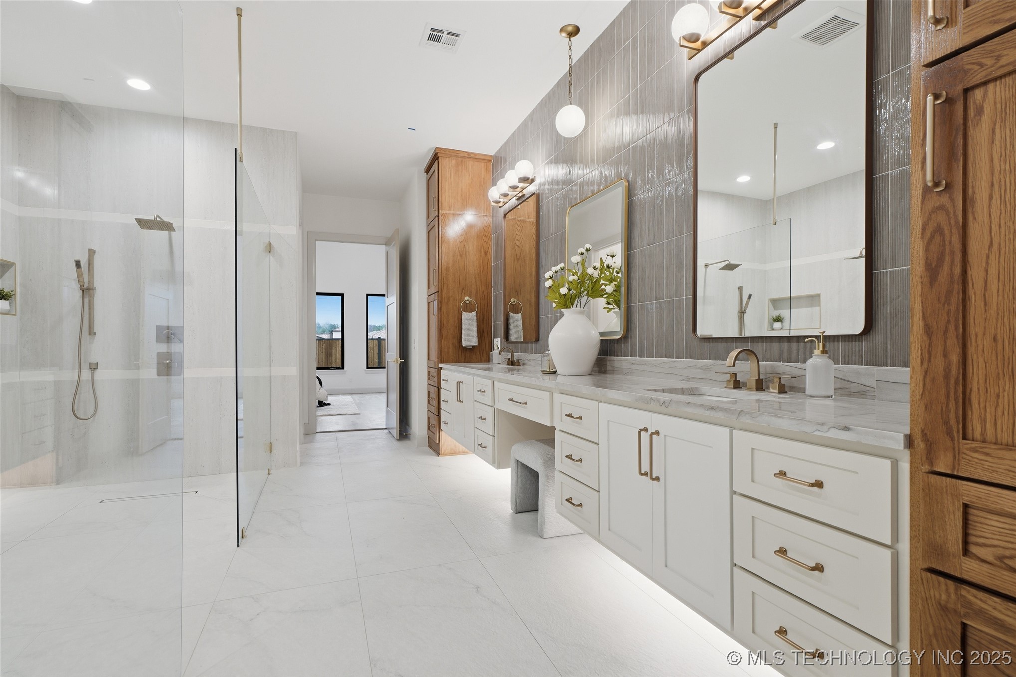 11903 S Vandalia Avenue