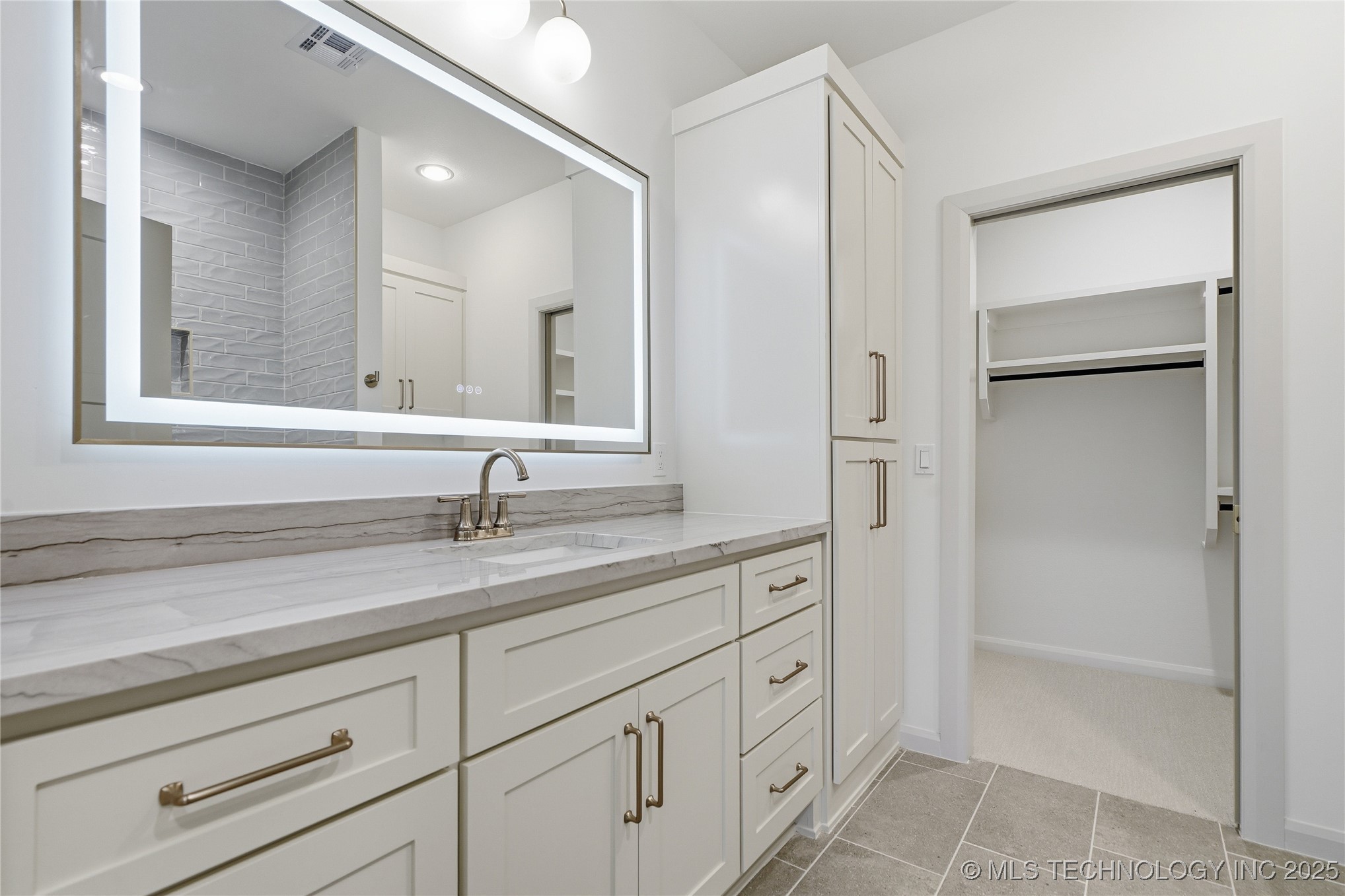 11903 S Vandalia Avenue