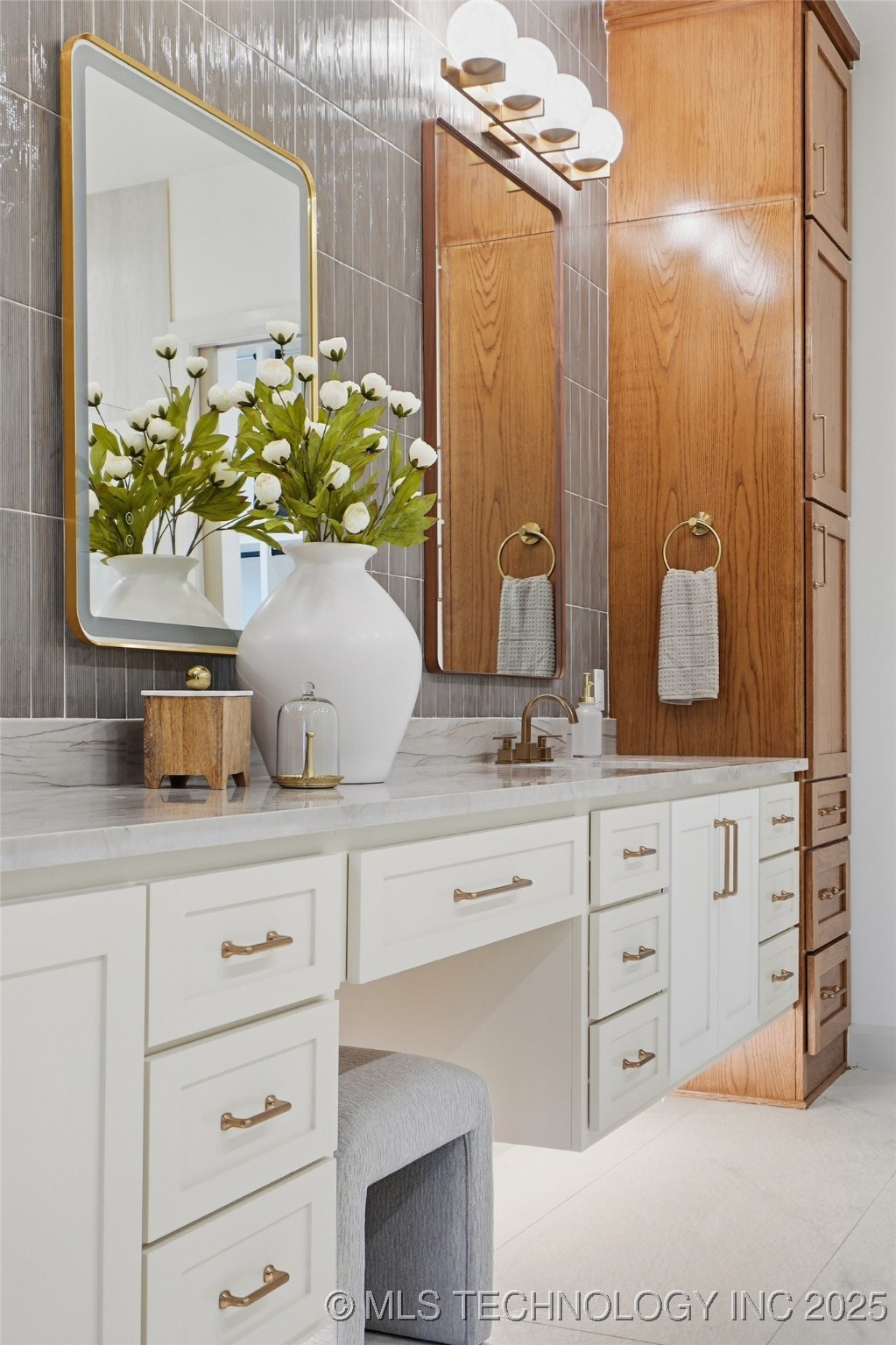 11903 S Vandalia Avenue