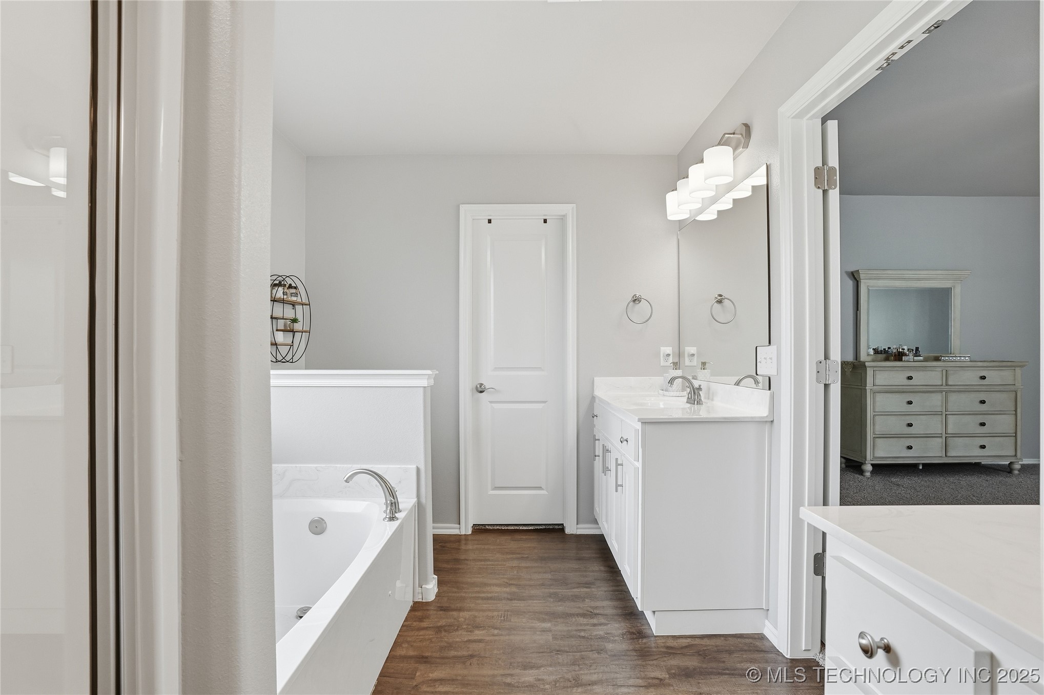 2016 W Huntsville Place