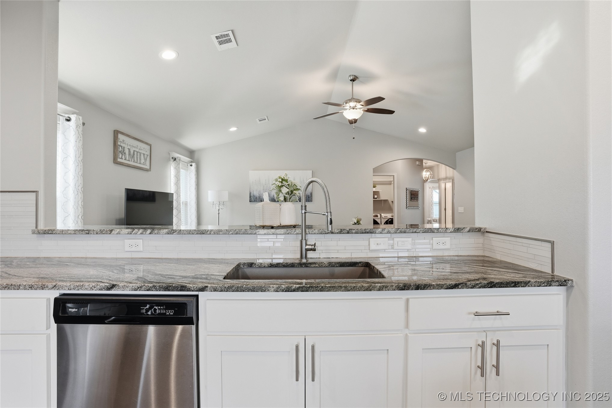 2016 W Huntsville Place