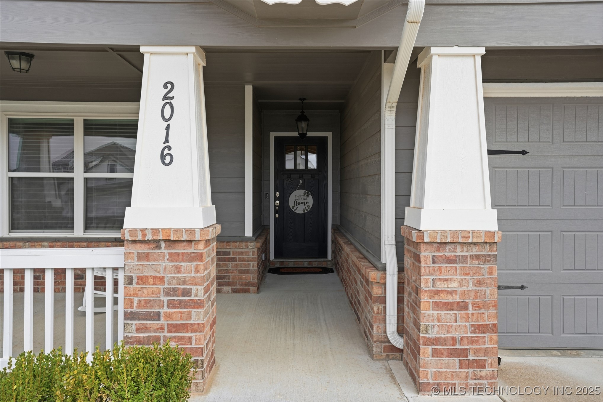2016 W Huntsville Place