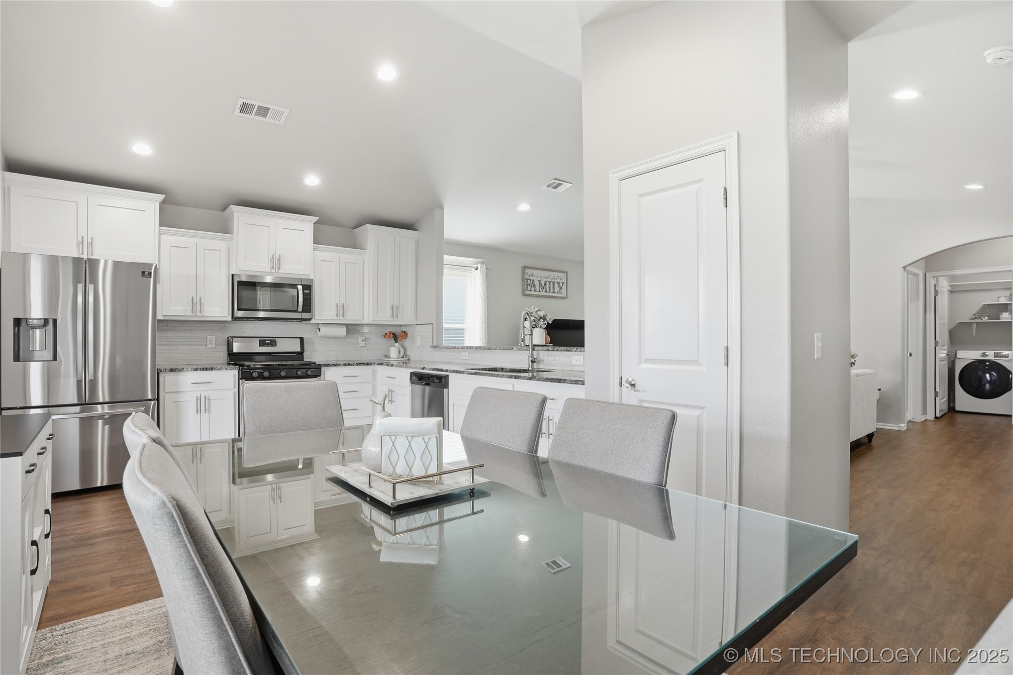 2016 W Huntsville Place