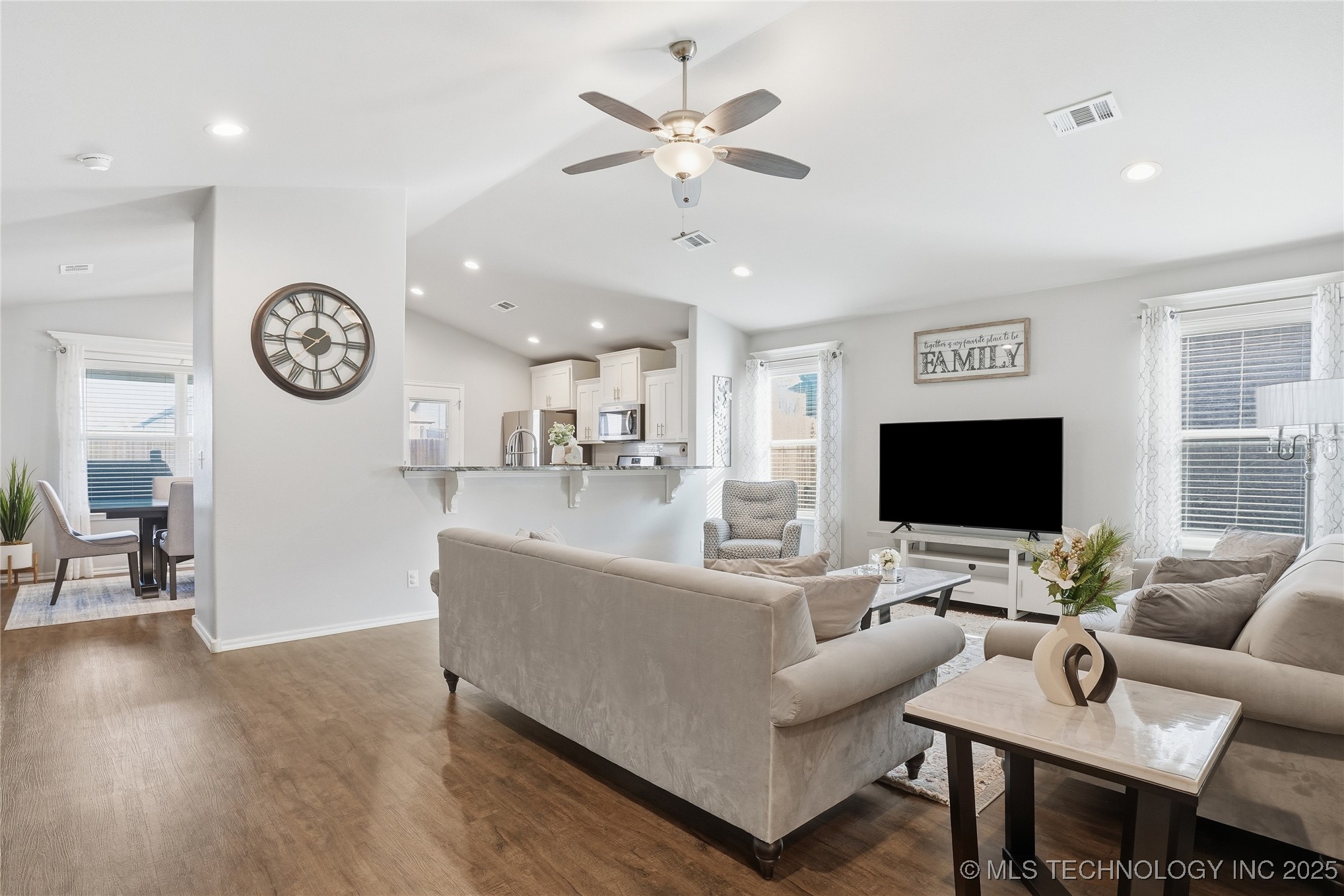 2016 W Huntsville Place