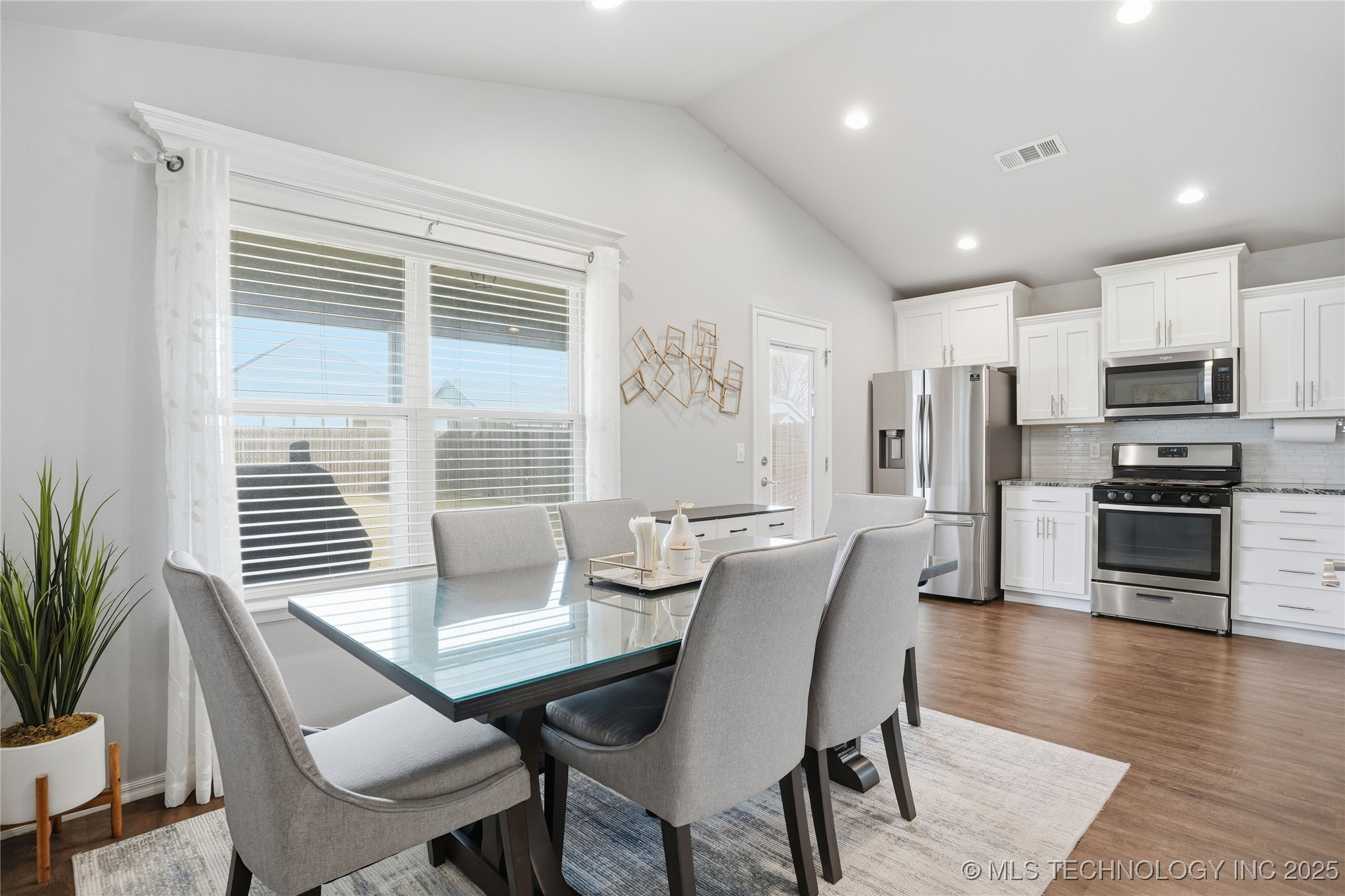 2016 W Huntsville Place