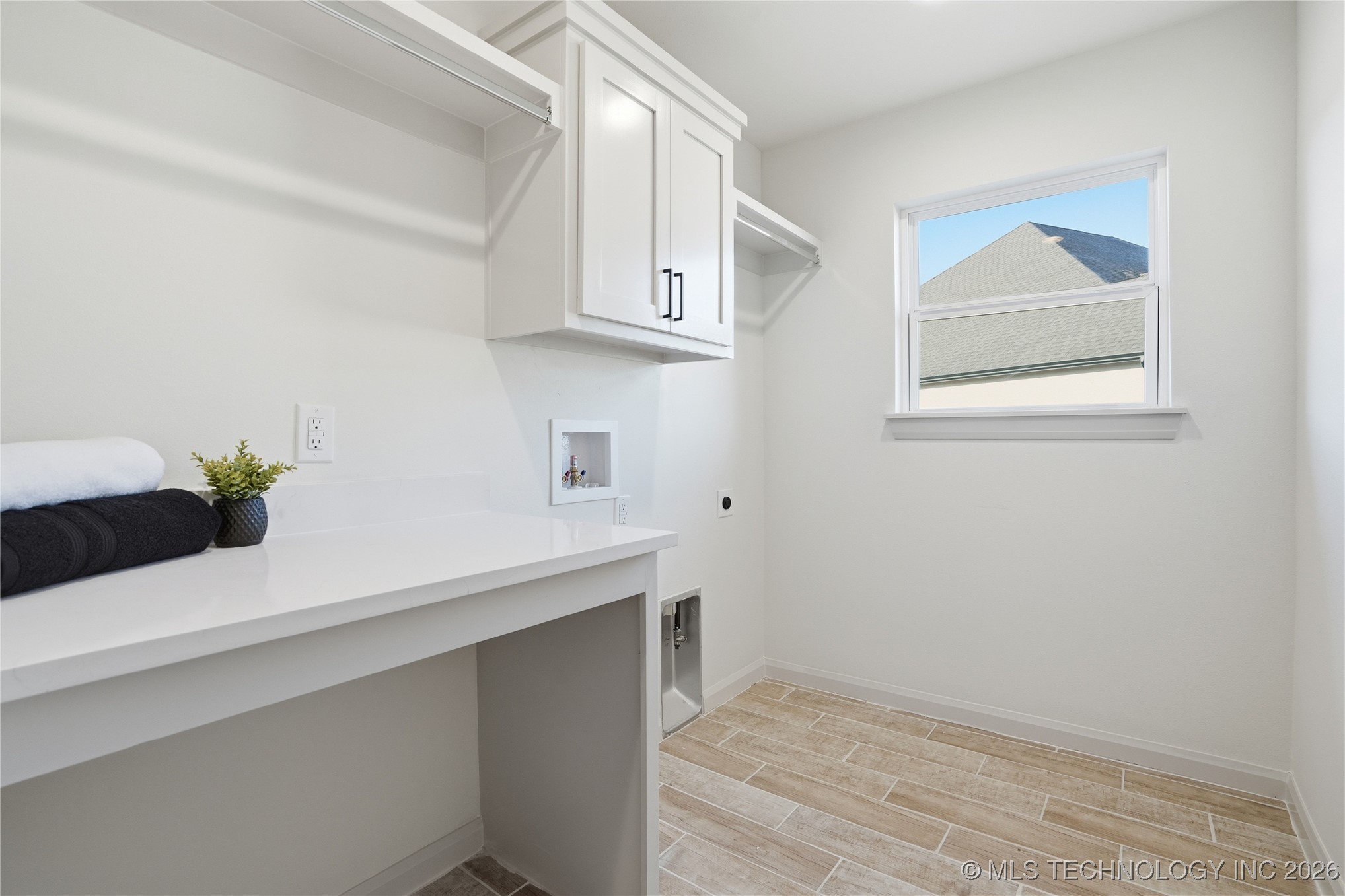 3821 W Edgewater Court