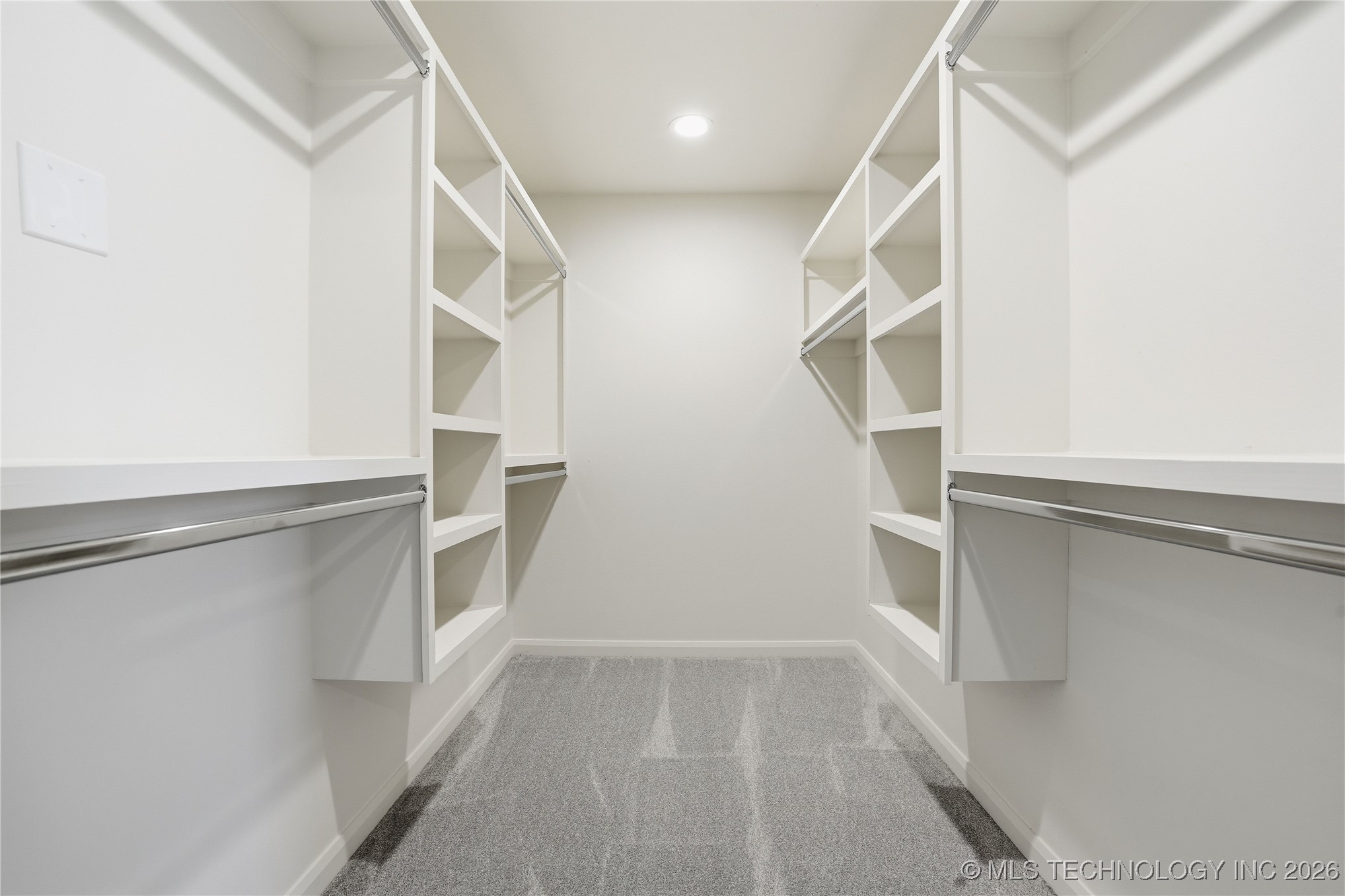 3821 W Edgewater Court